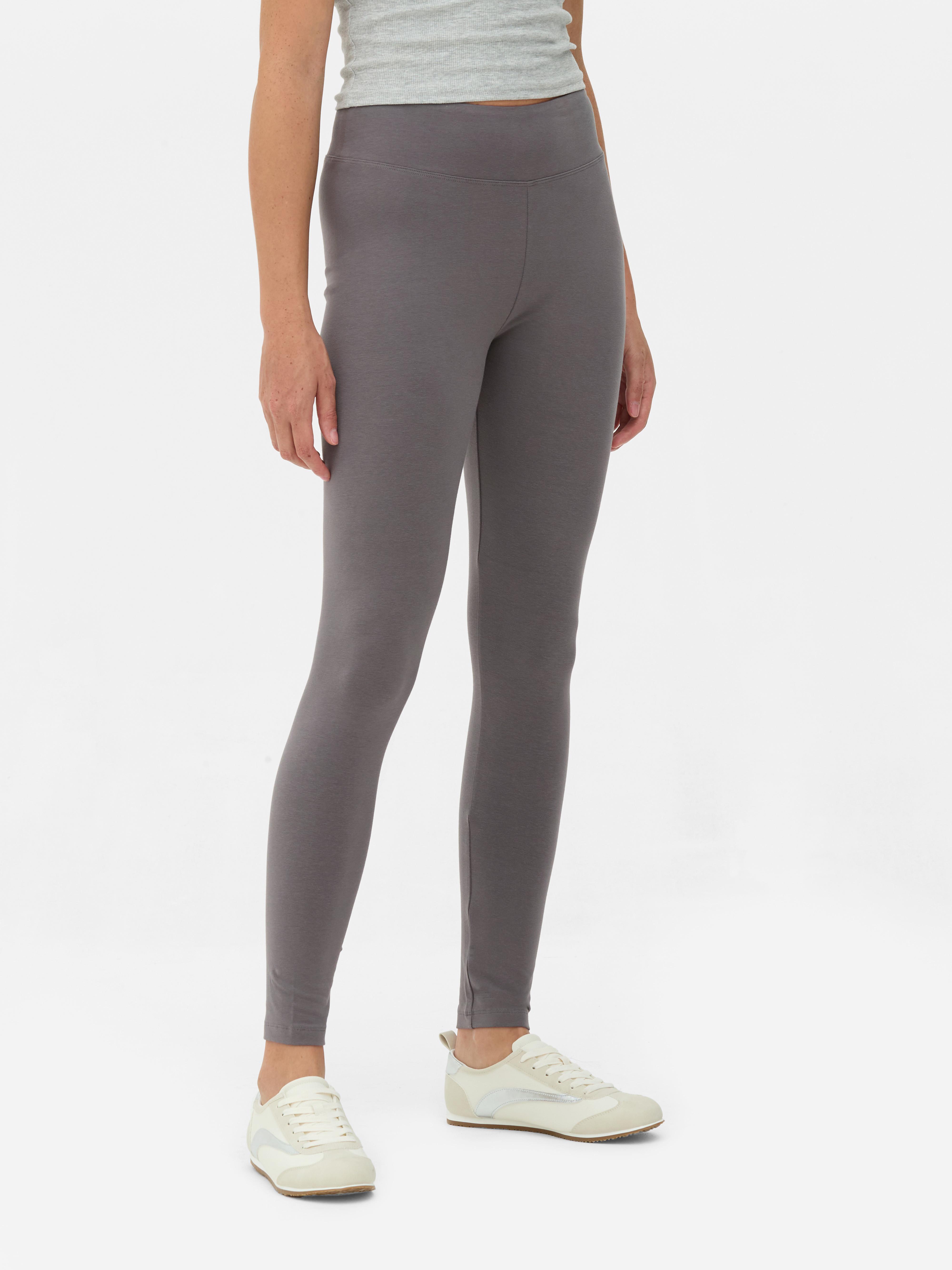 Leggings aus Jersey mit hohem Bund. Verlieben Sie sich in diese langen Leggings mit breitem Bund.