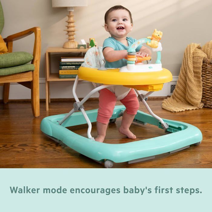 DISNEY BABY -WINNIE- Girello convertibile e pieghevole 2 in 1, con giocattolo attività integrato e rimovibile, musica, luci e altezza regolabile.
