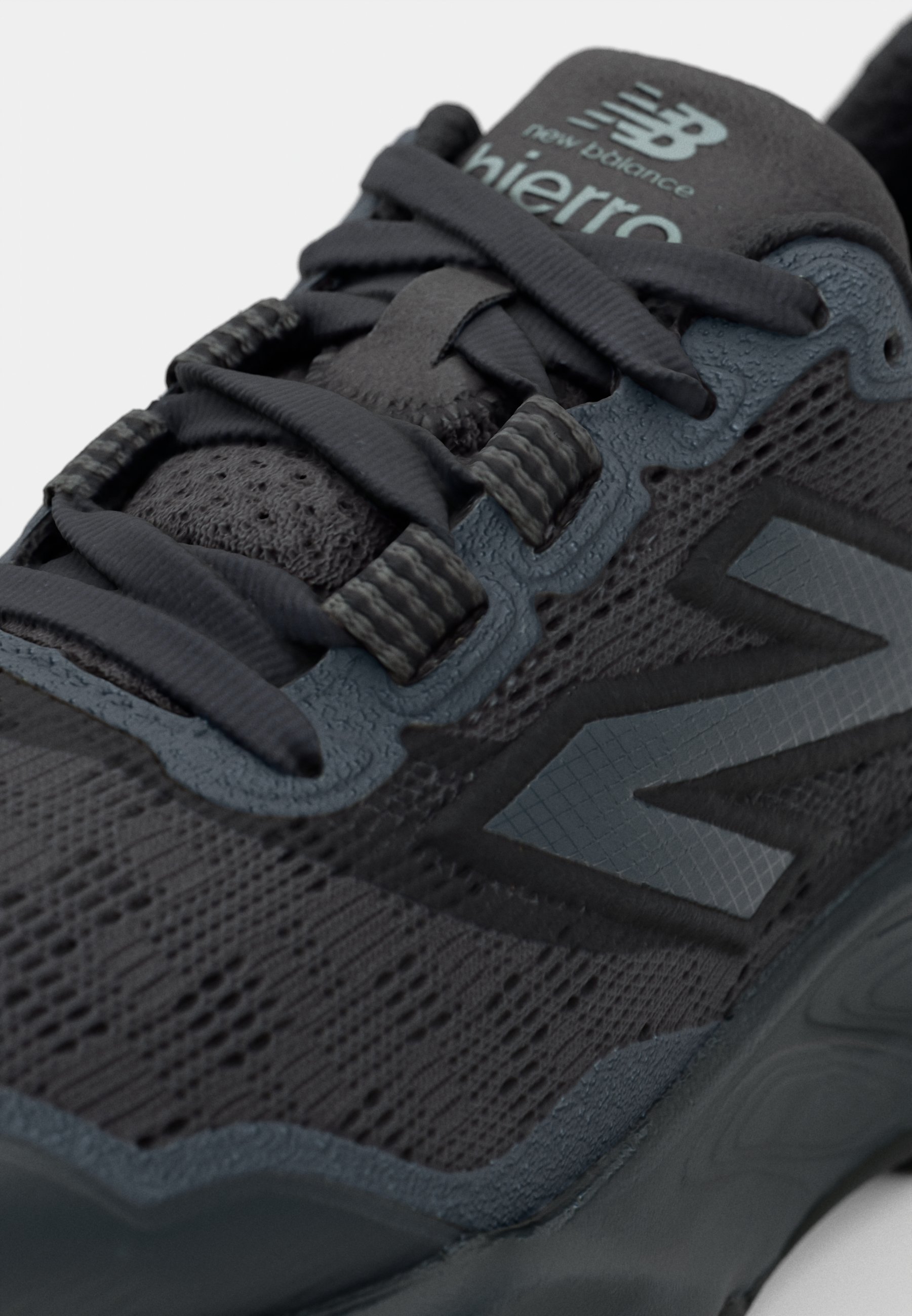 New Balance FRESH FOAM X HIERRO V9 - Trailrunningschoenen - zwart