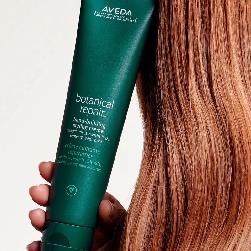 Stylingový krém Aveda Botanical Repair™ pro posílení pleti