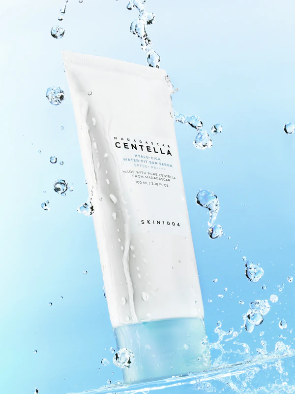 SKIN1004 Madagascar Centella Hyalu-Cica Water-Fit Sun Serum, sérum protetor solar com efeito hidratante.