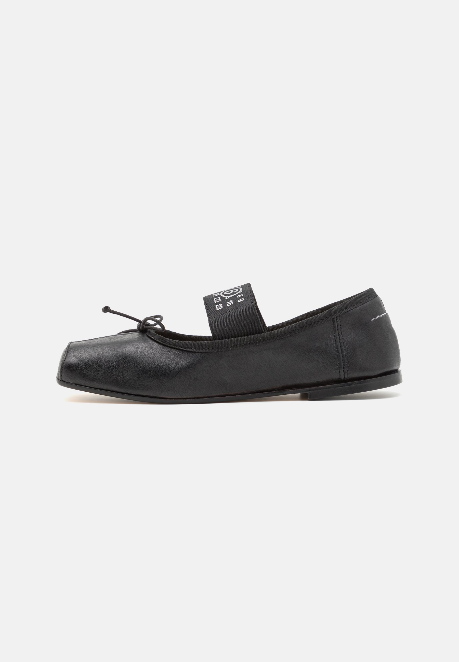 MM6 Maison Margiela ballerinasko med ankelrem - svart
