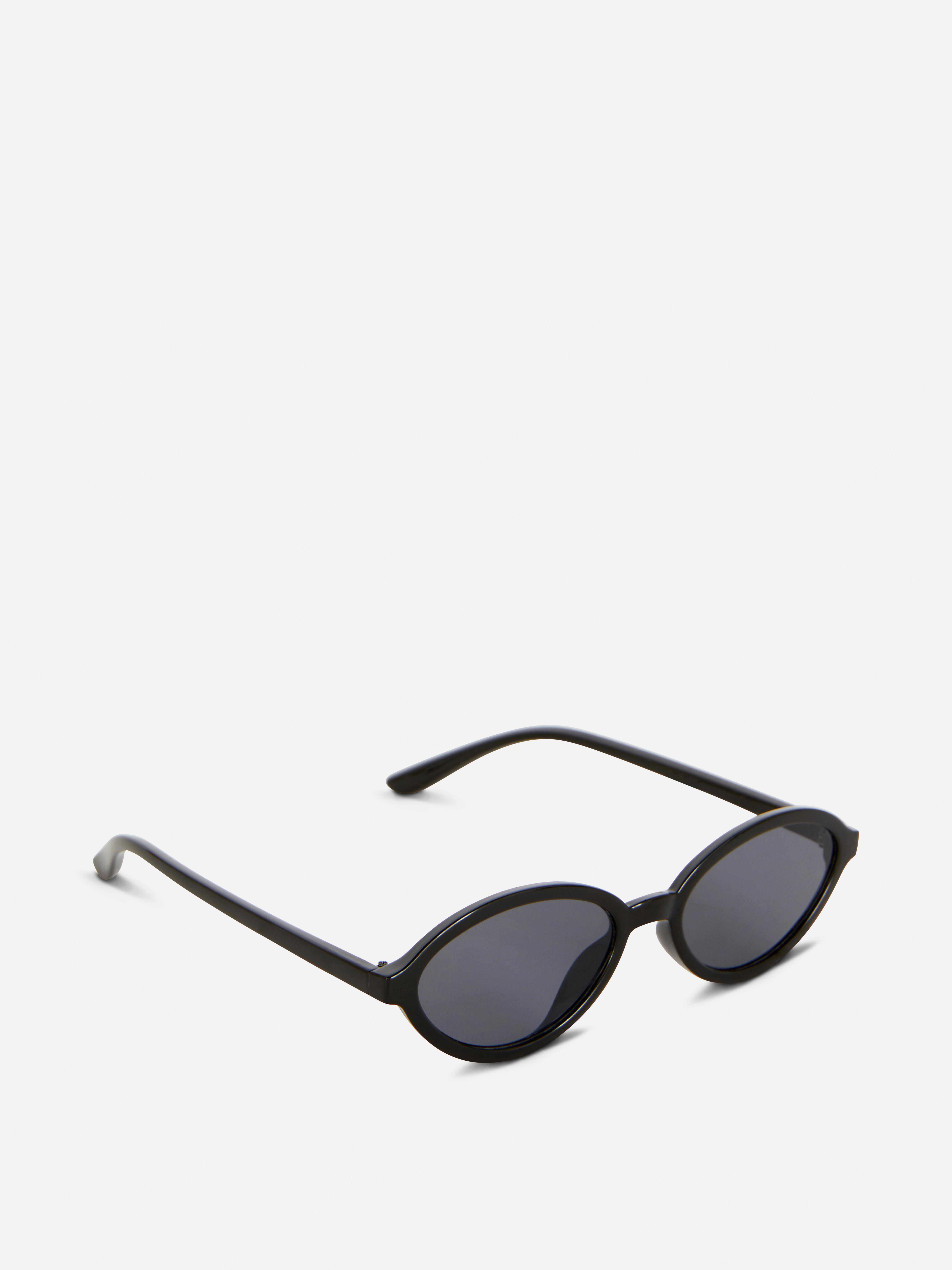 Ochelari de soare ovali, model ajustat. Ochelari de soare ovali cu ramă subțire și lentile colorate, în stilul anilor '90.