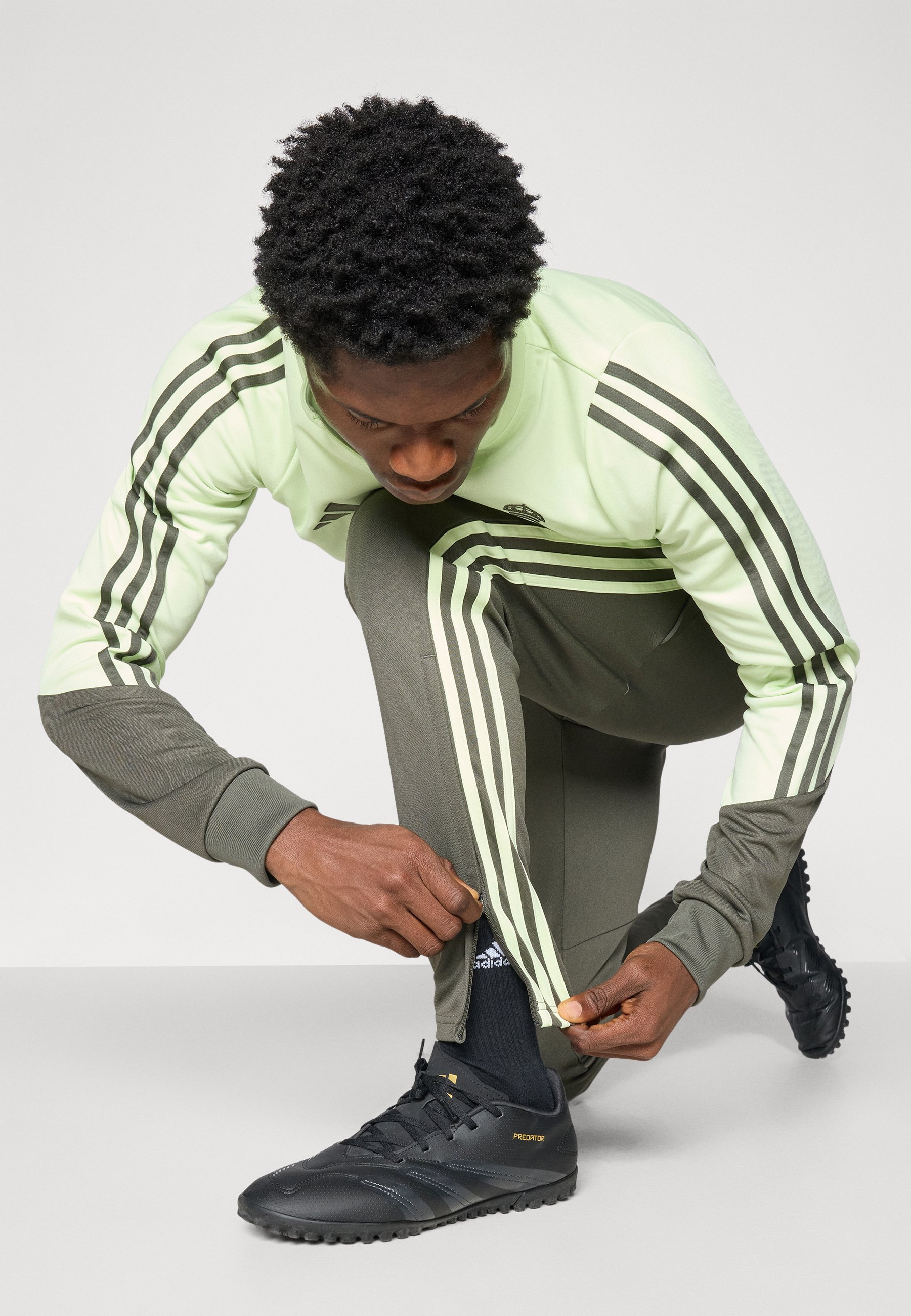 adidas Performance REAL SUIT SET – Clubwear – fast limettengrün/utilitaristisch grau