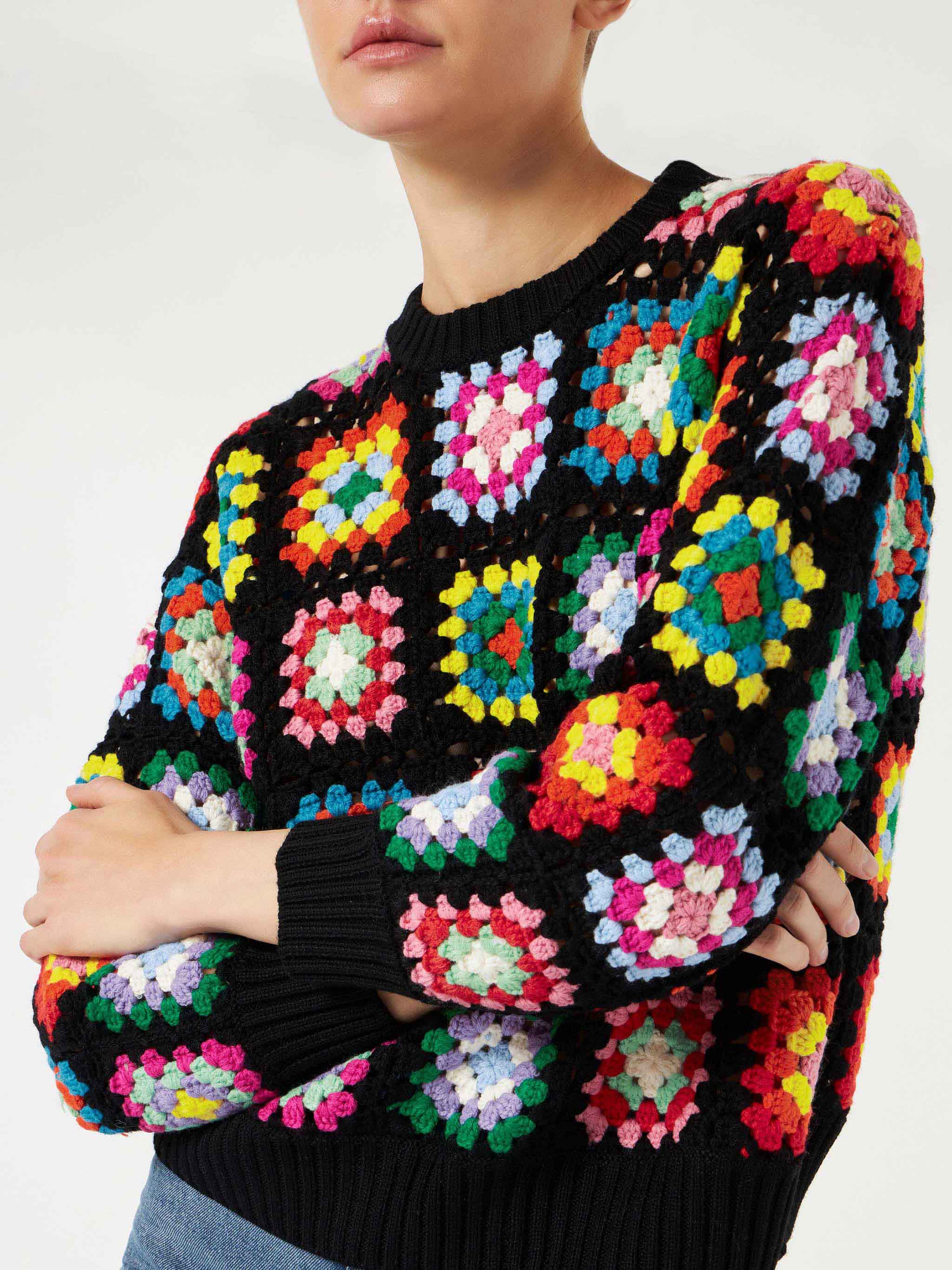 Maglione da donna multicolore all'uncinetto