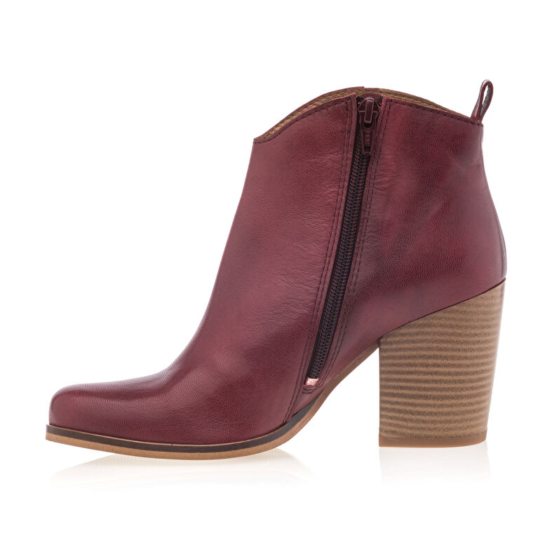 Rote Damenstiefel / Stiefeletten