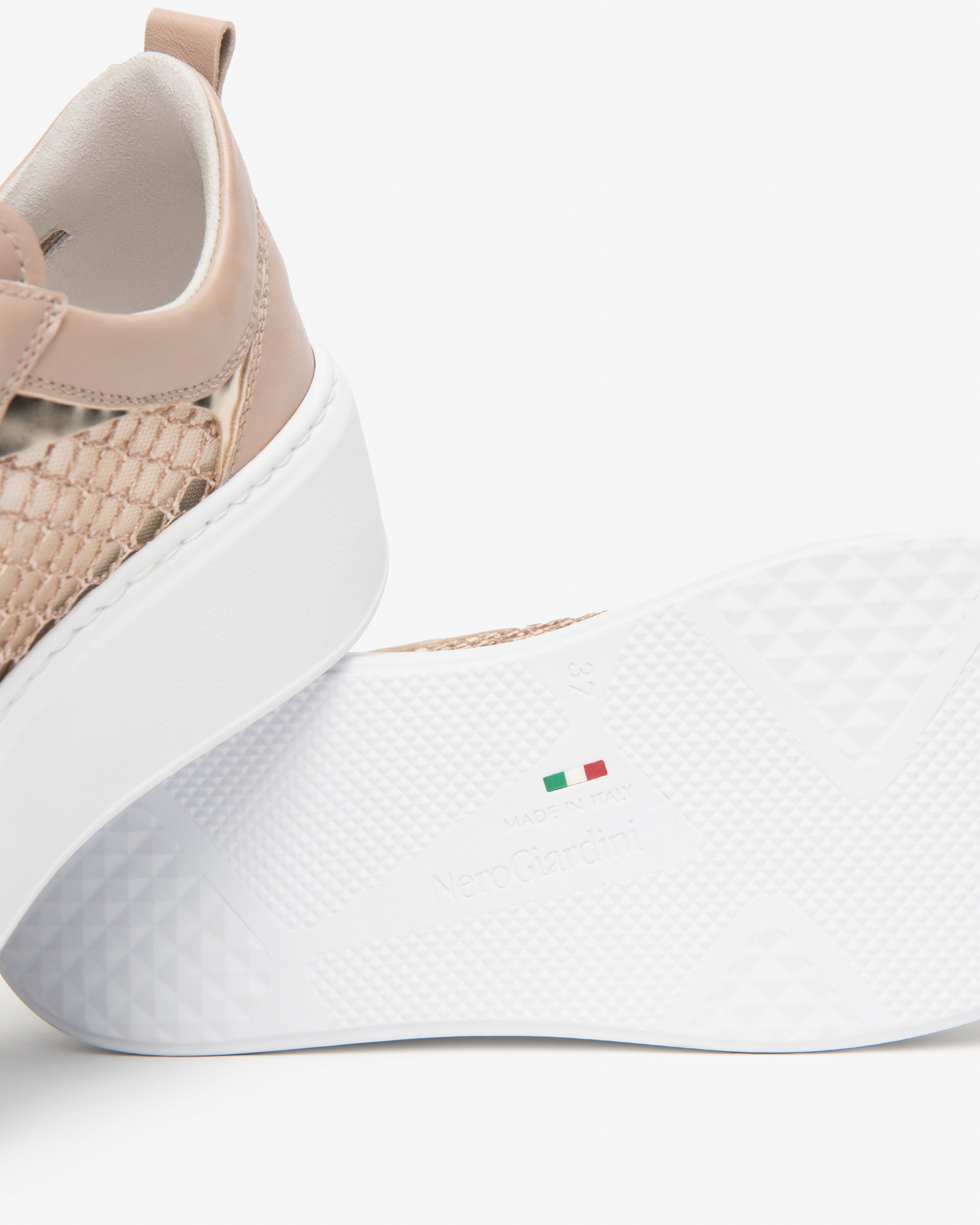  Damen-Sneaker aus Leder, Canvas und technischen Materialien