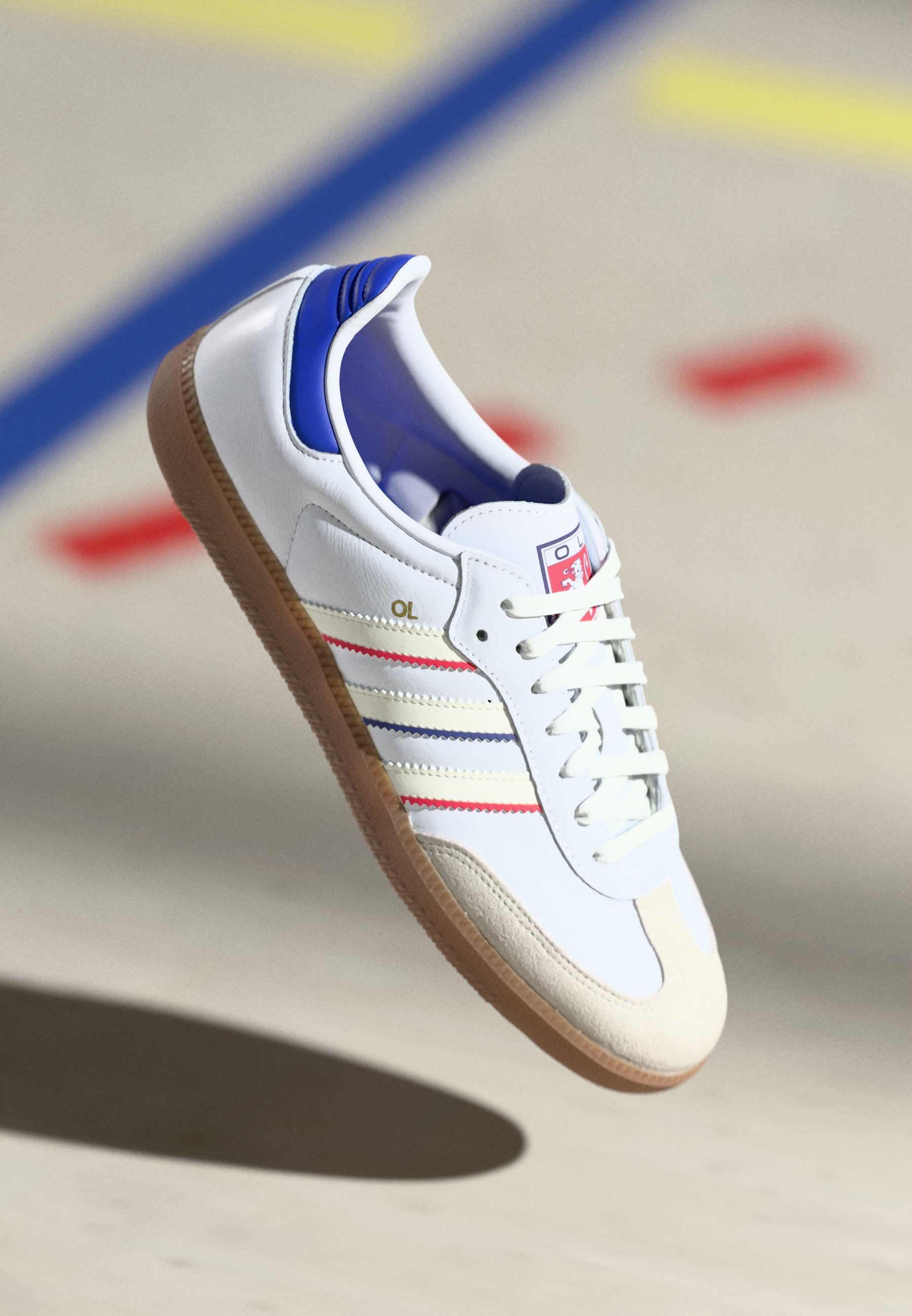 adidas Originals SAMBA LICENSED UNISEX - Zaalvoetbalschoenen - wit/helderblauw/zuiver robijnrood