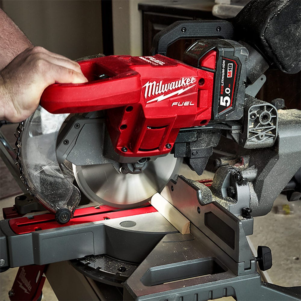 Serra de esquadria deslizante de dupla inclinação MILWAUKEE M18 Fuel de 184 mm M18FMS184-0