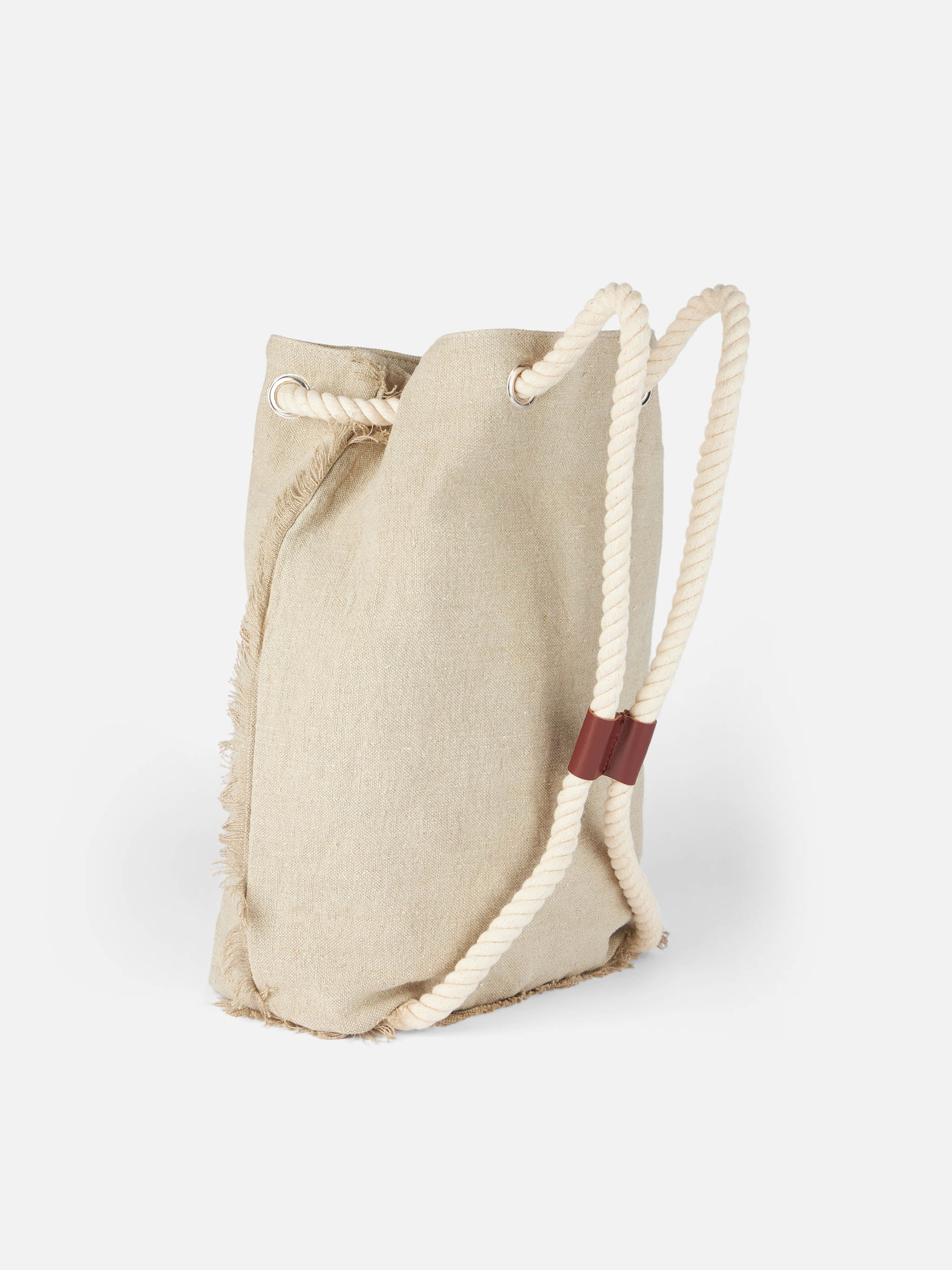 Beigefarbener Leinenrucksack im Bootsstil | Hochwertiges Leinen, rustikale Holzkordeln, Lederdetails, gesticktes Logo | Stilvolles und praktisches Design | MC2 Saint Barth