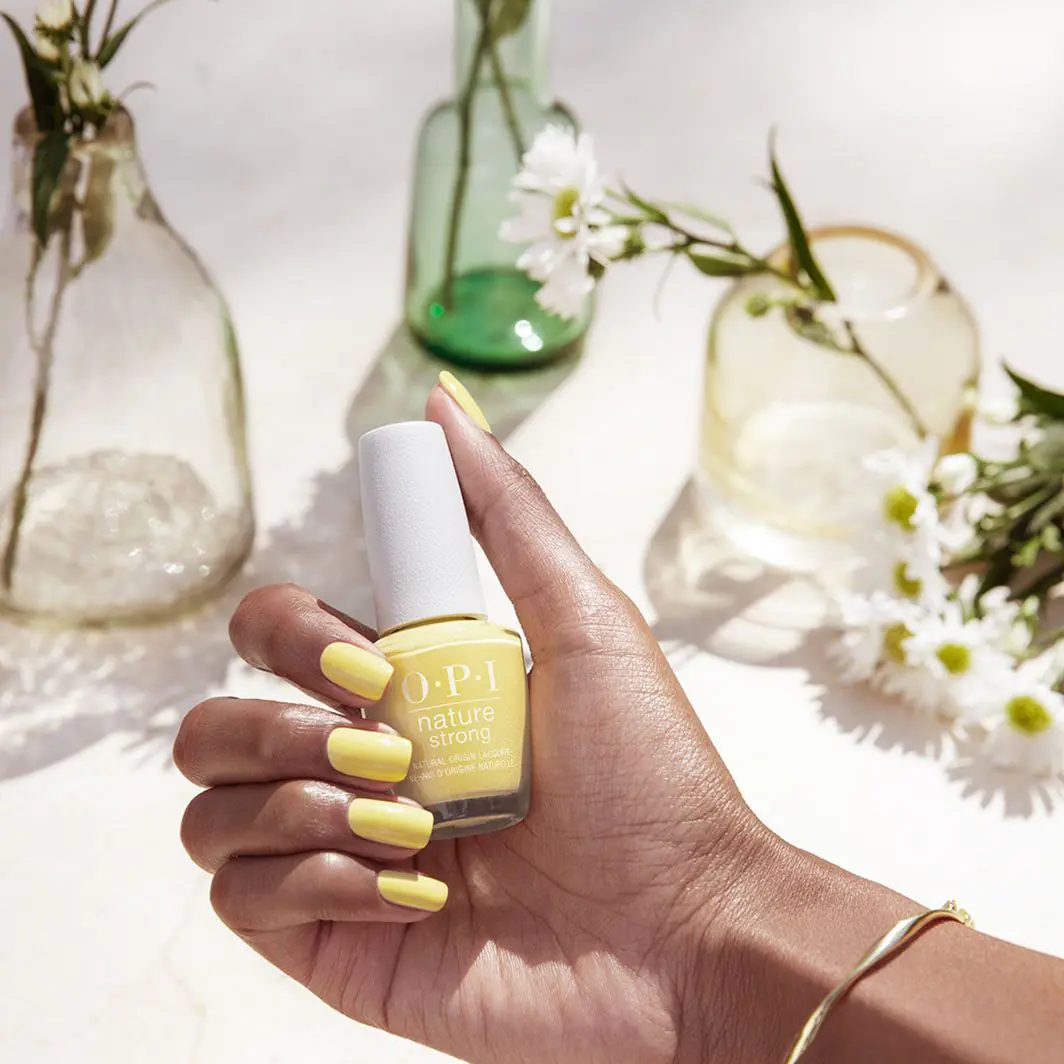 Opi Natre Strong Lakier do paznokci Make My Daisy 15ml