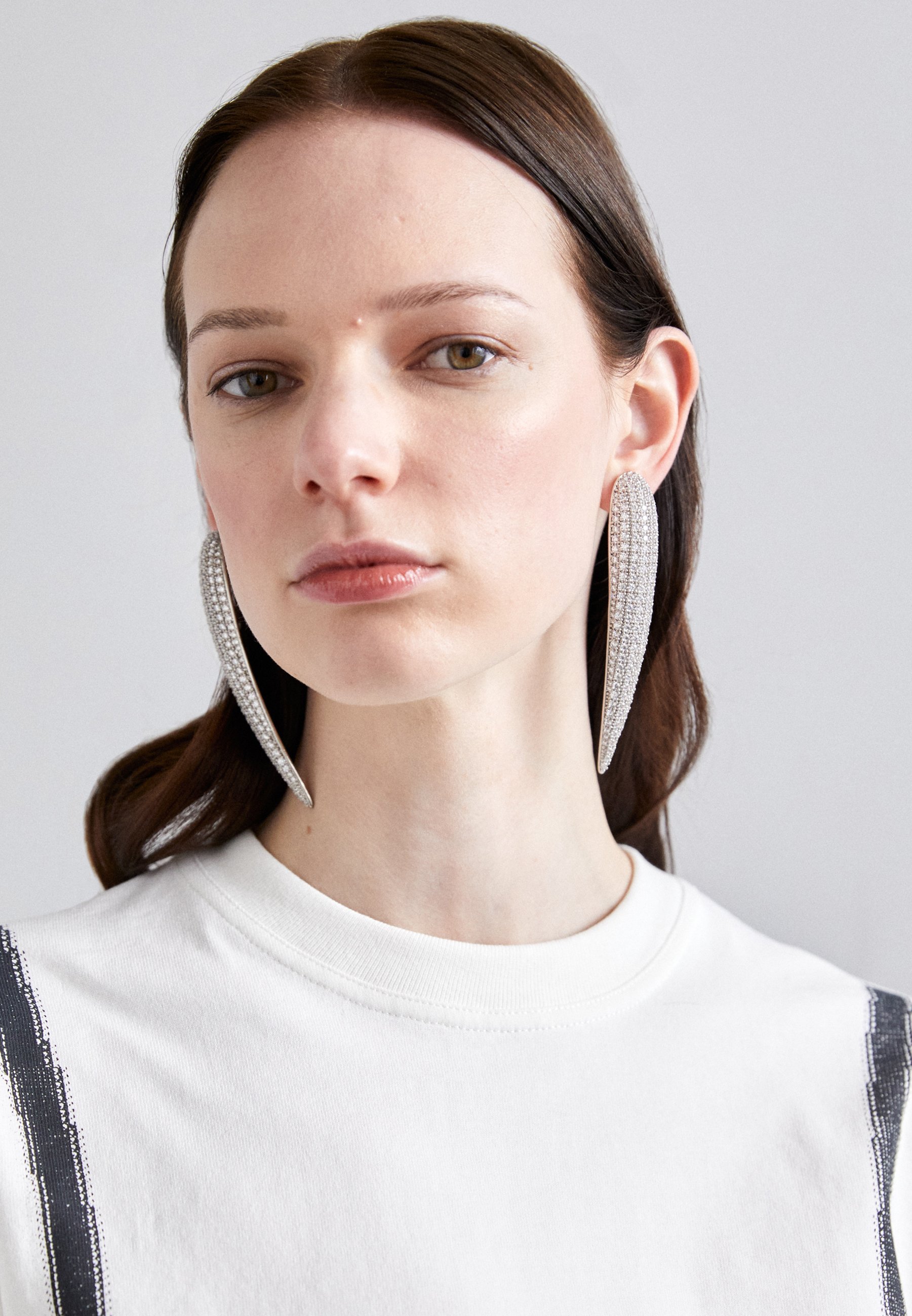 HUGO KREIT NAGŲ AUSKARAI - Auskarai - sidabro spalvos