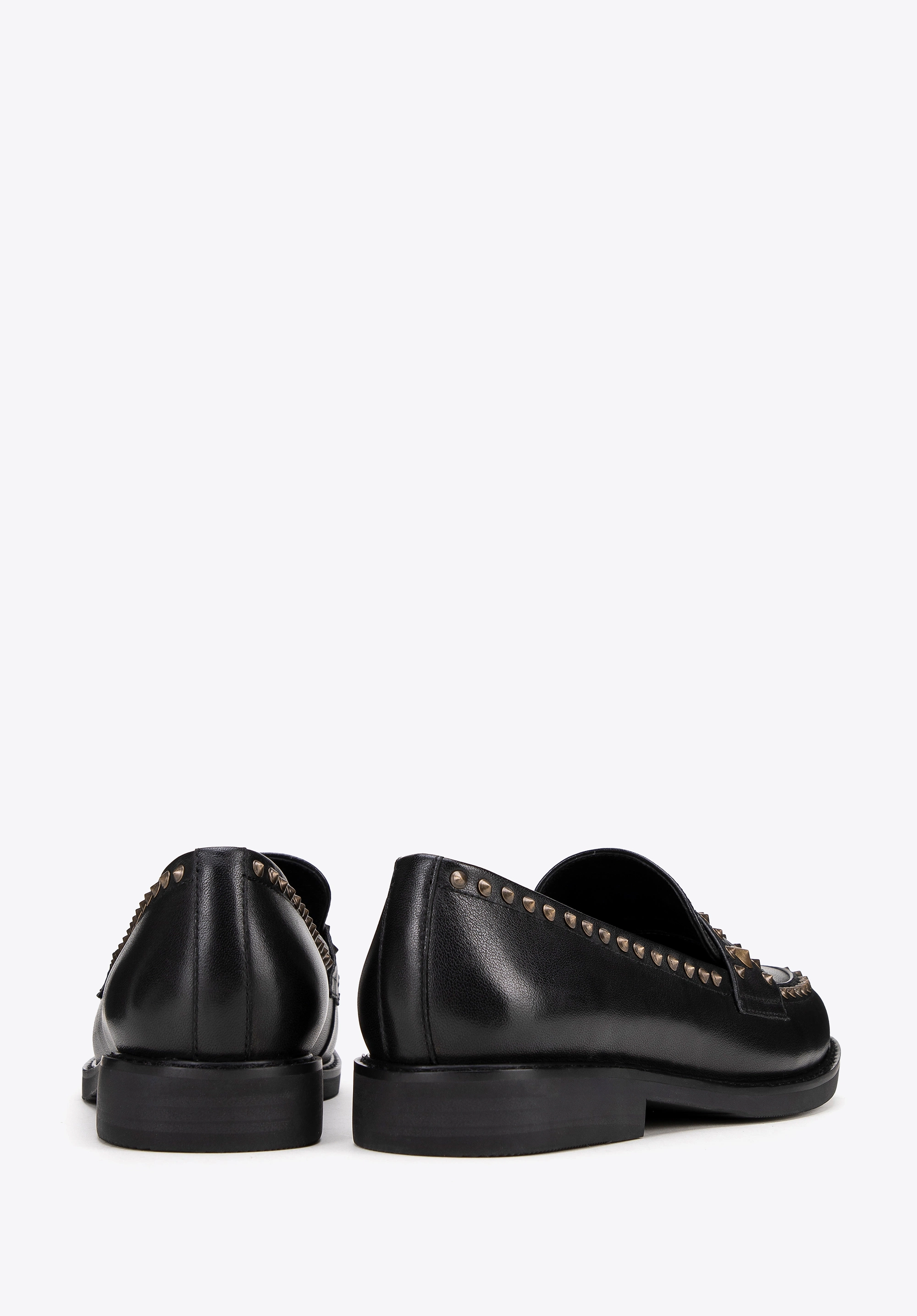 Damskie loafersy skórzane z ozdobnymi nitami czarne