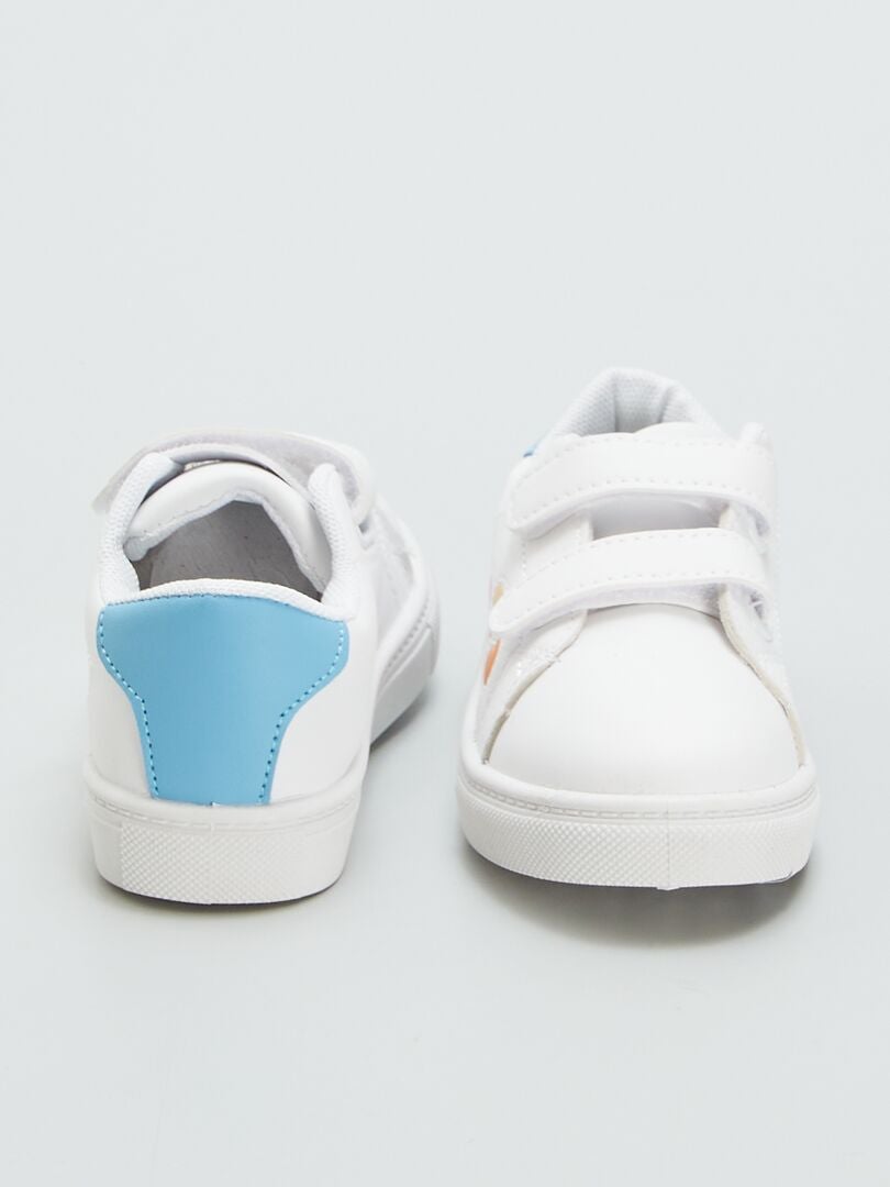 Zapatillas deportivas con estampado de corazones - BLANCAS