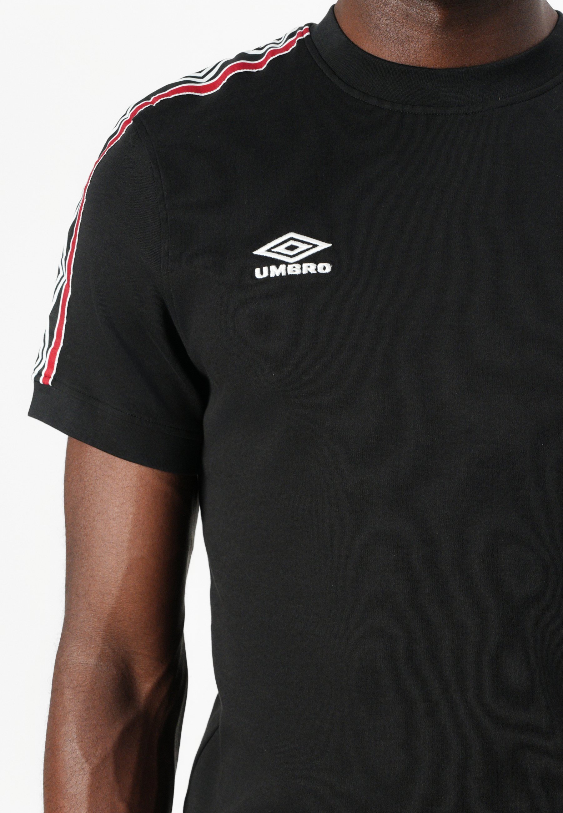 Umbro TAPED TEE - Basic T-shirt - zwart