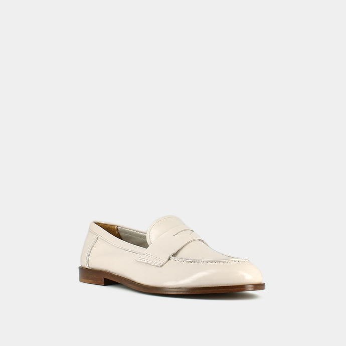 Mocassins à bouts ronds  en vernis plissé écru