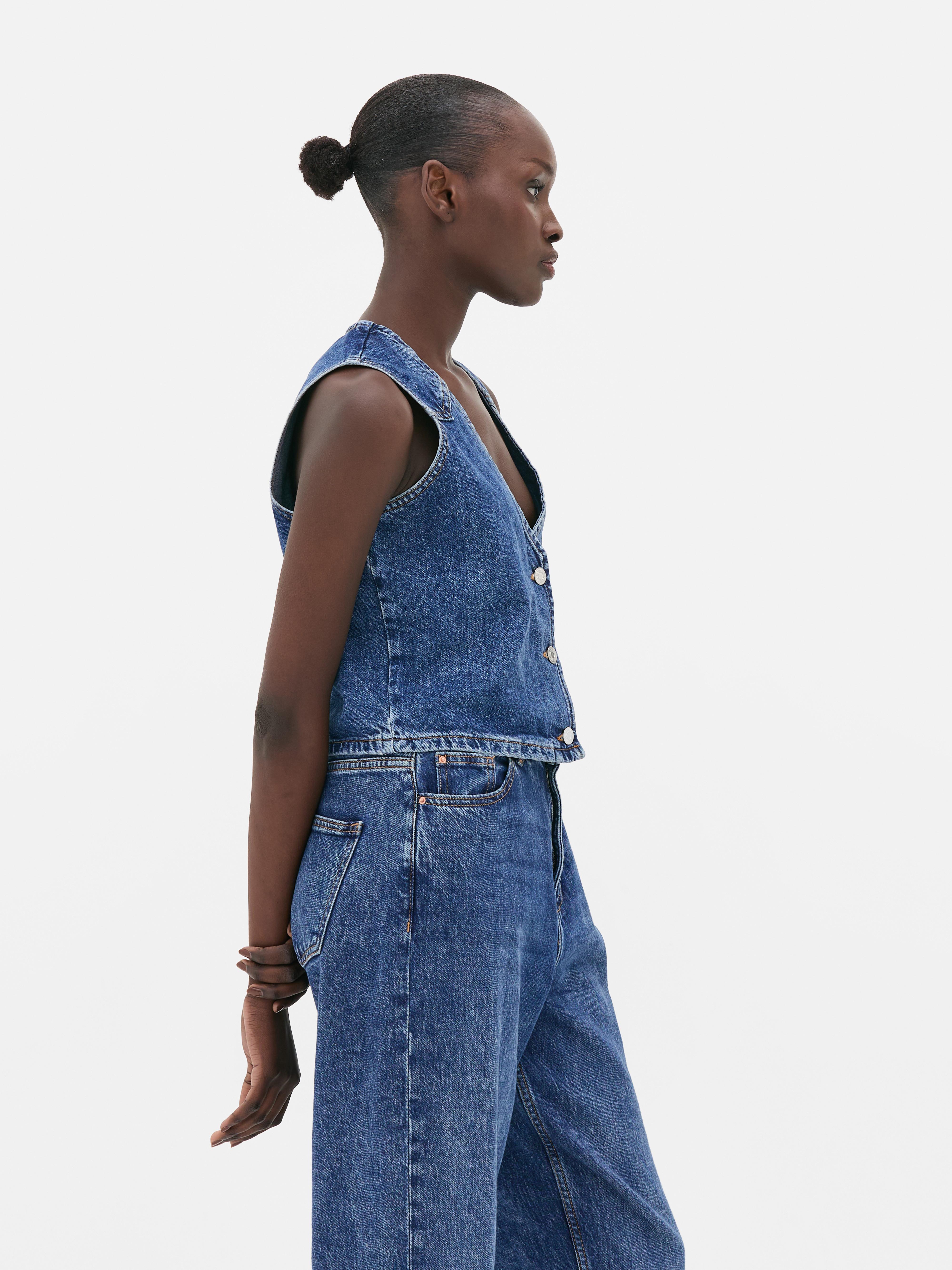 Vestă din denim cu nasturi Vestă din denim cu decolteu în V și închidere cu nasturi în față