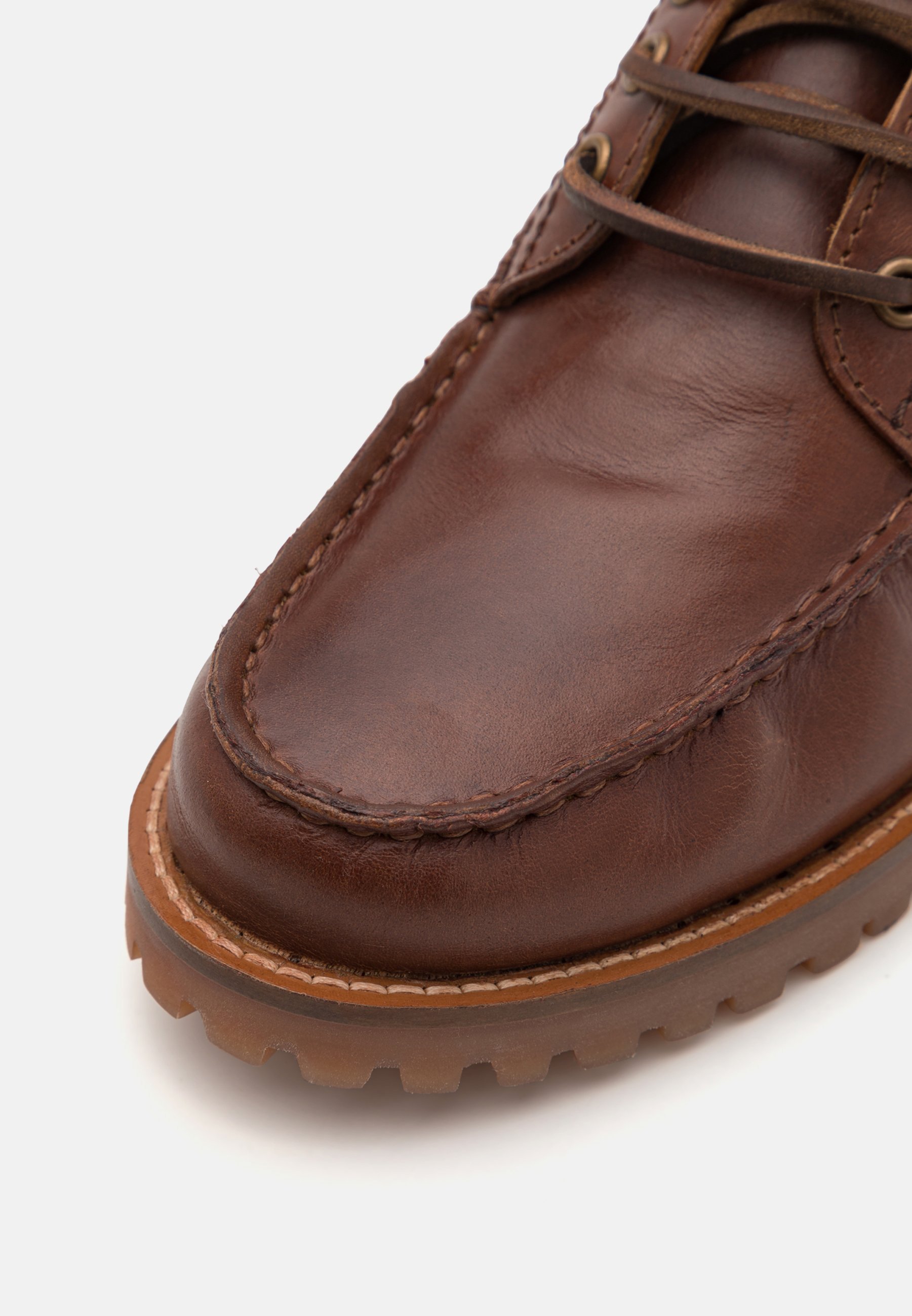 Pier One LEATHER - Chaussures bateau - marron moyen