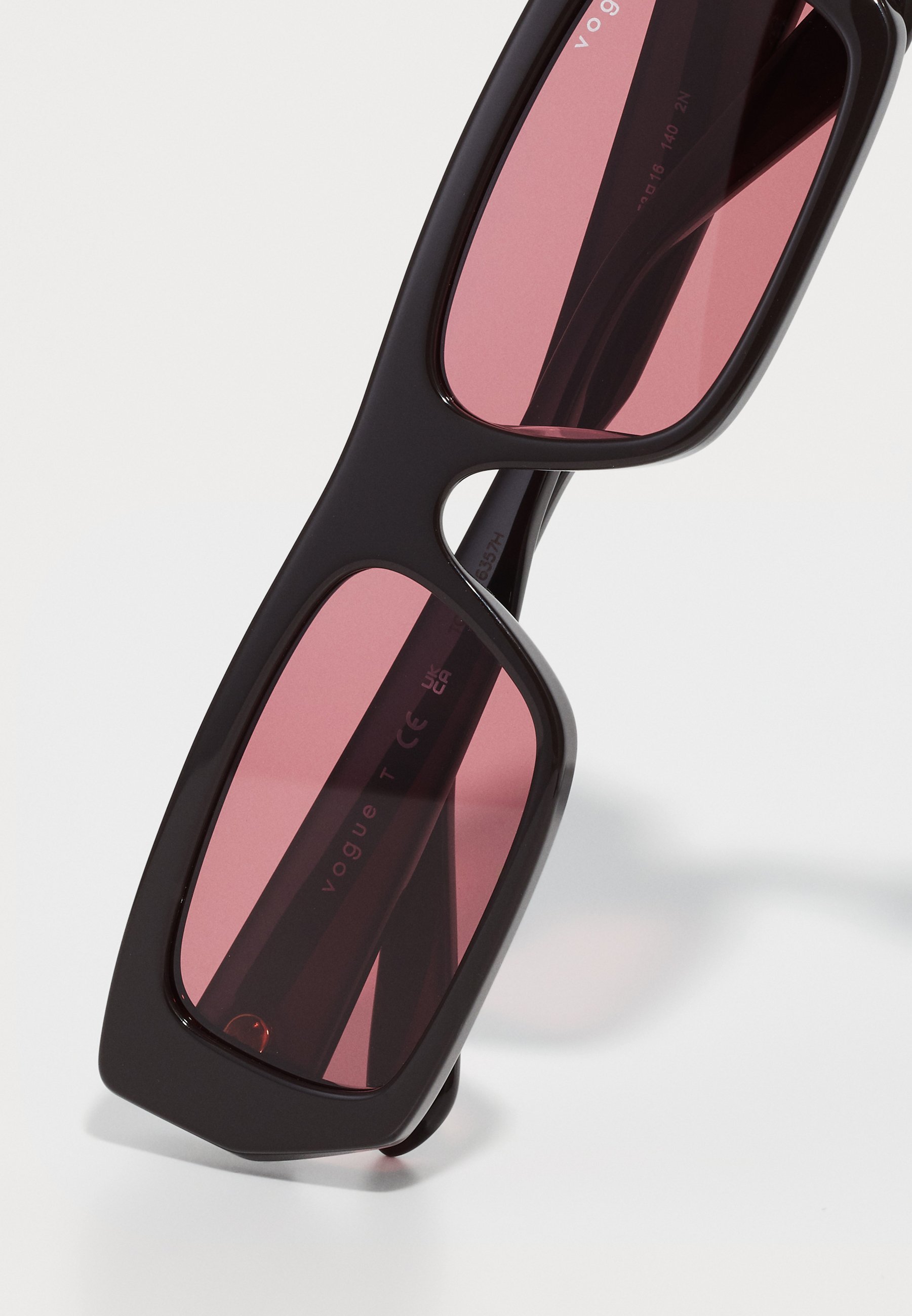 Lunettes de soleil VOGUE Eyewear - marron/rouge