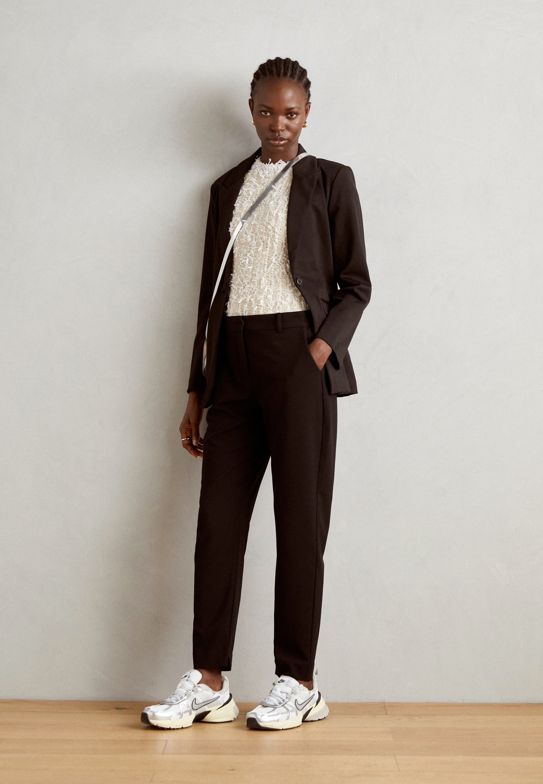b.young BYDanta - Pantaloni chino - neri