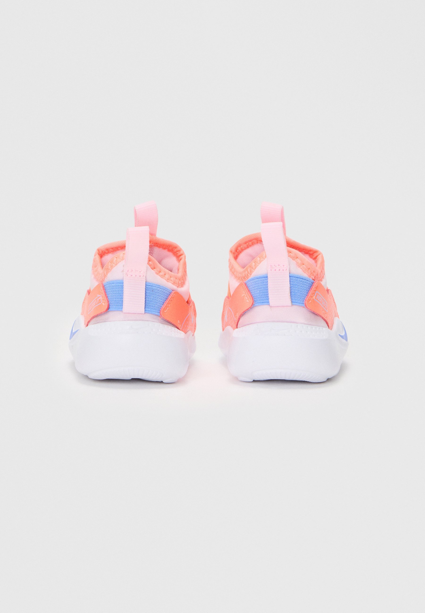 Nike Performance FLEX RUNNER 4 UNISEX - Maantiejuoksukengät - pink foam/royal pulse/mango/valkoinen