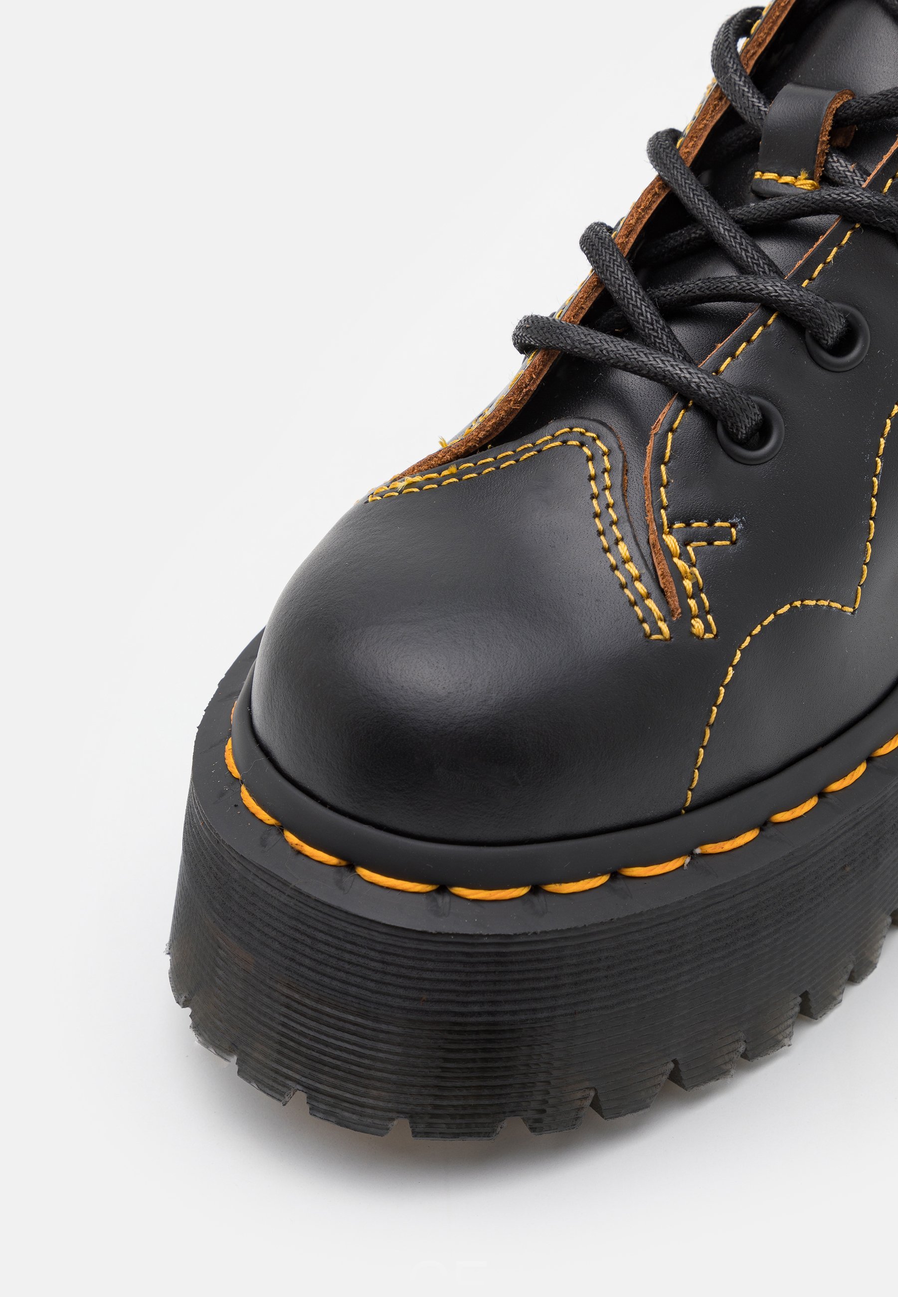 Stivaletti Dr. Martens CHURCH QUAD UNISEX - neri vintage lisci