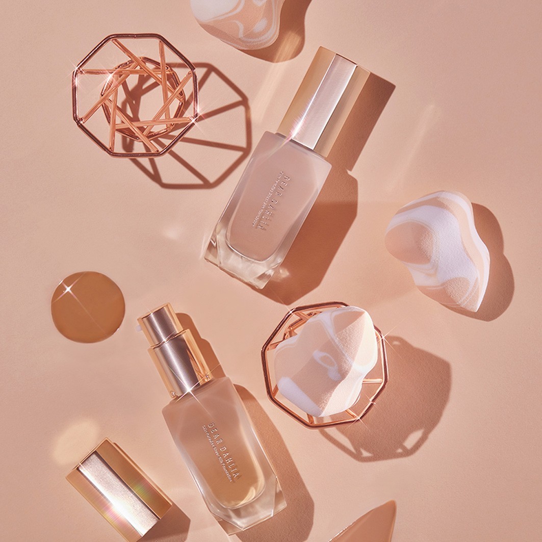 Prozoren svilnati tekoči puder Dear Dahlia Foundation Skin Paradise - 30 ml