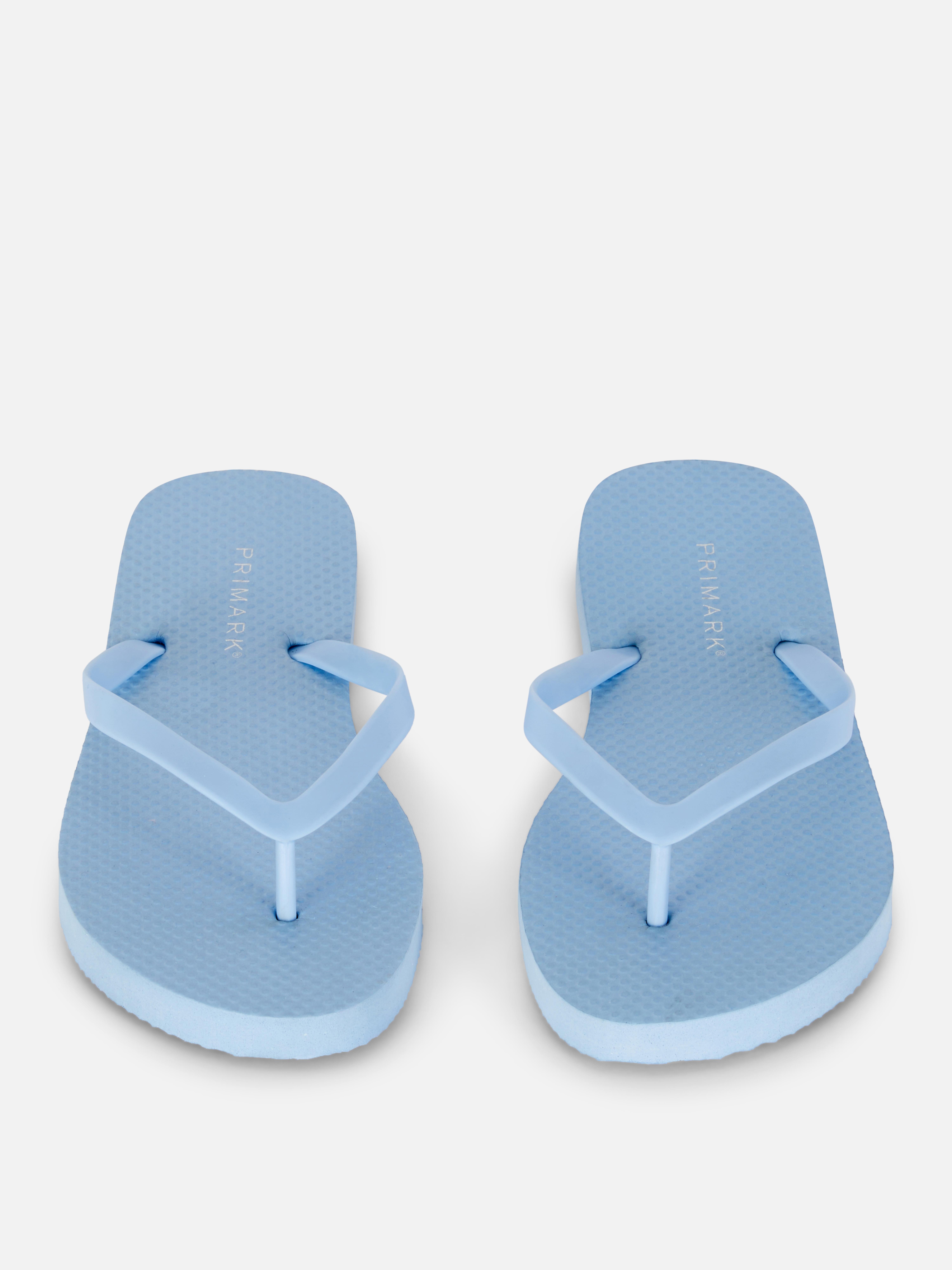 Flip-flops clasici O pereche de flip-flops simpli cu barete înguste și talpă plată