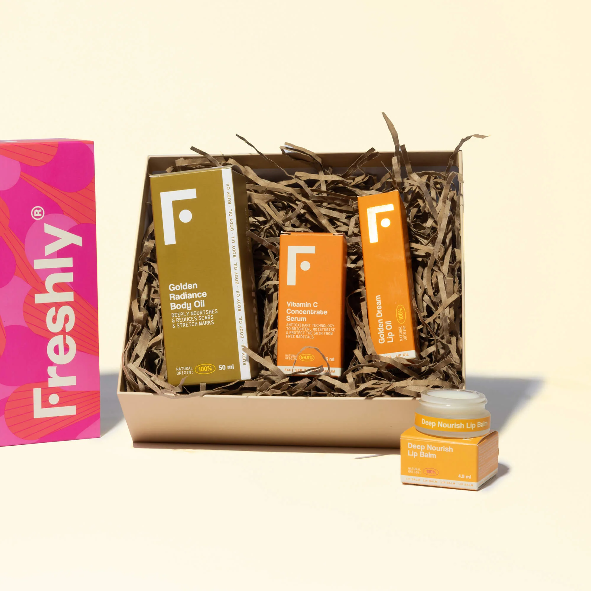 Corpo Cofanetto Vitamin C & Hydration Essentials - Cofanetti Viso e Corpo, Olio elasticizzante antismagliature, Siero viso illuminante, Gloss, Balsamo Labbra