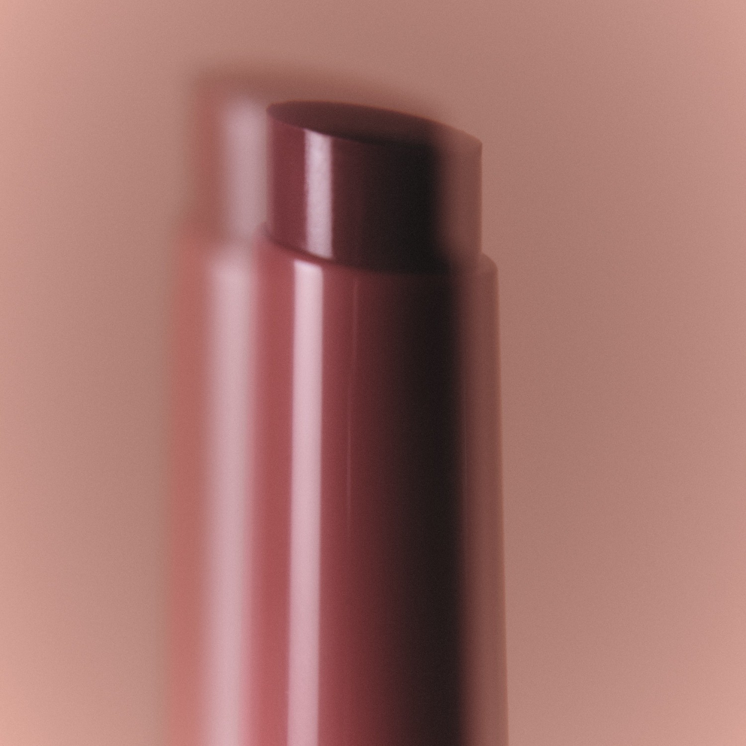 KYLIE COSMETICS Balzam za ustnice Tonirani masleni balzam - 2,4 g