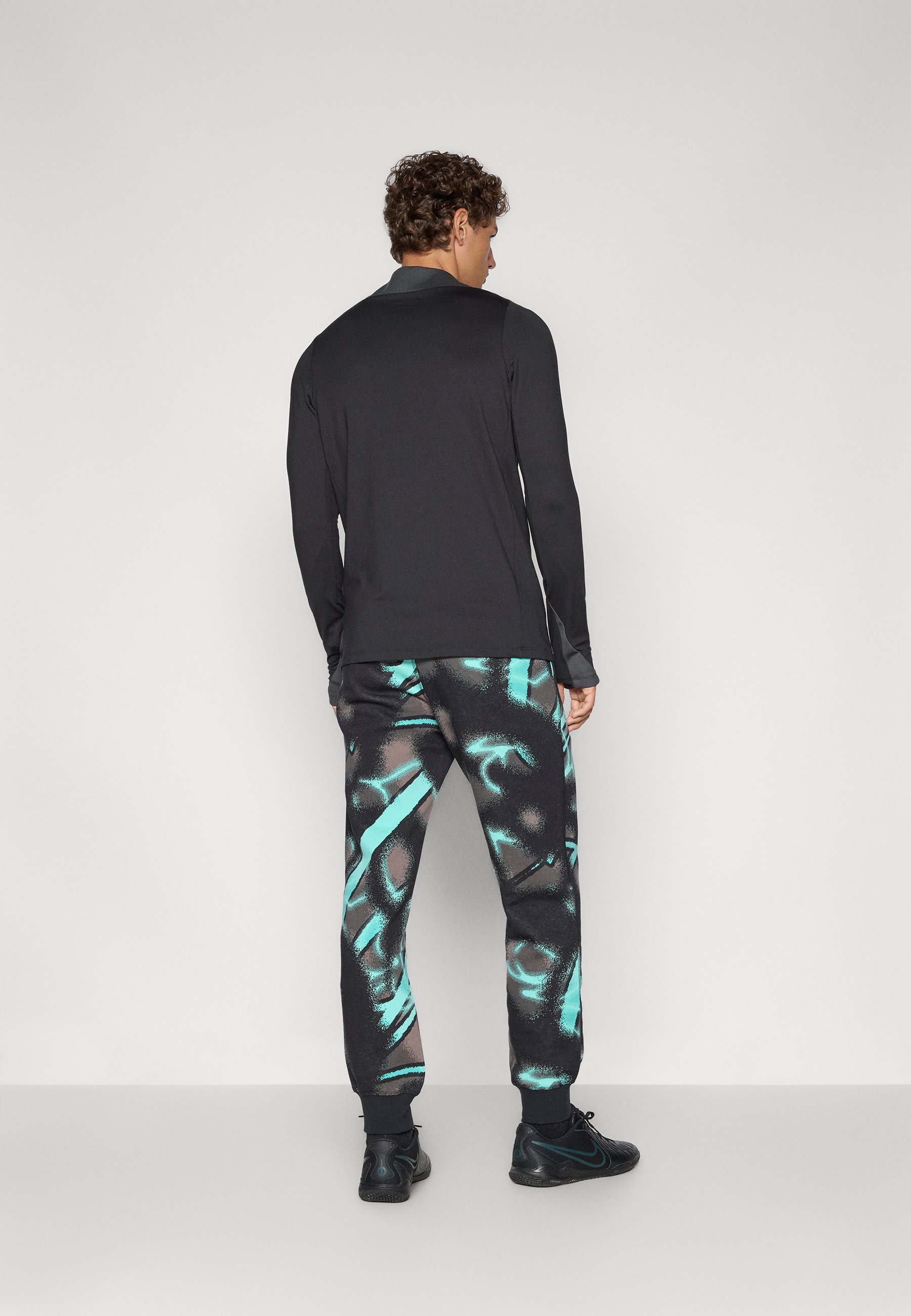 Nike Performance JA M CLUB BB Jogginghose – Trainingshose – gebleichtes Türkis