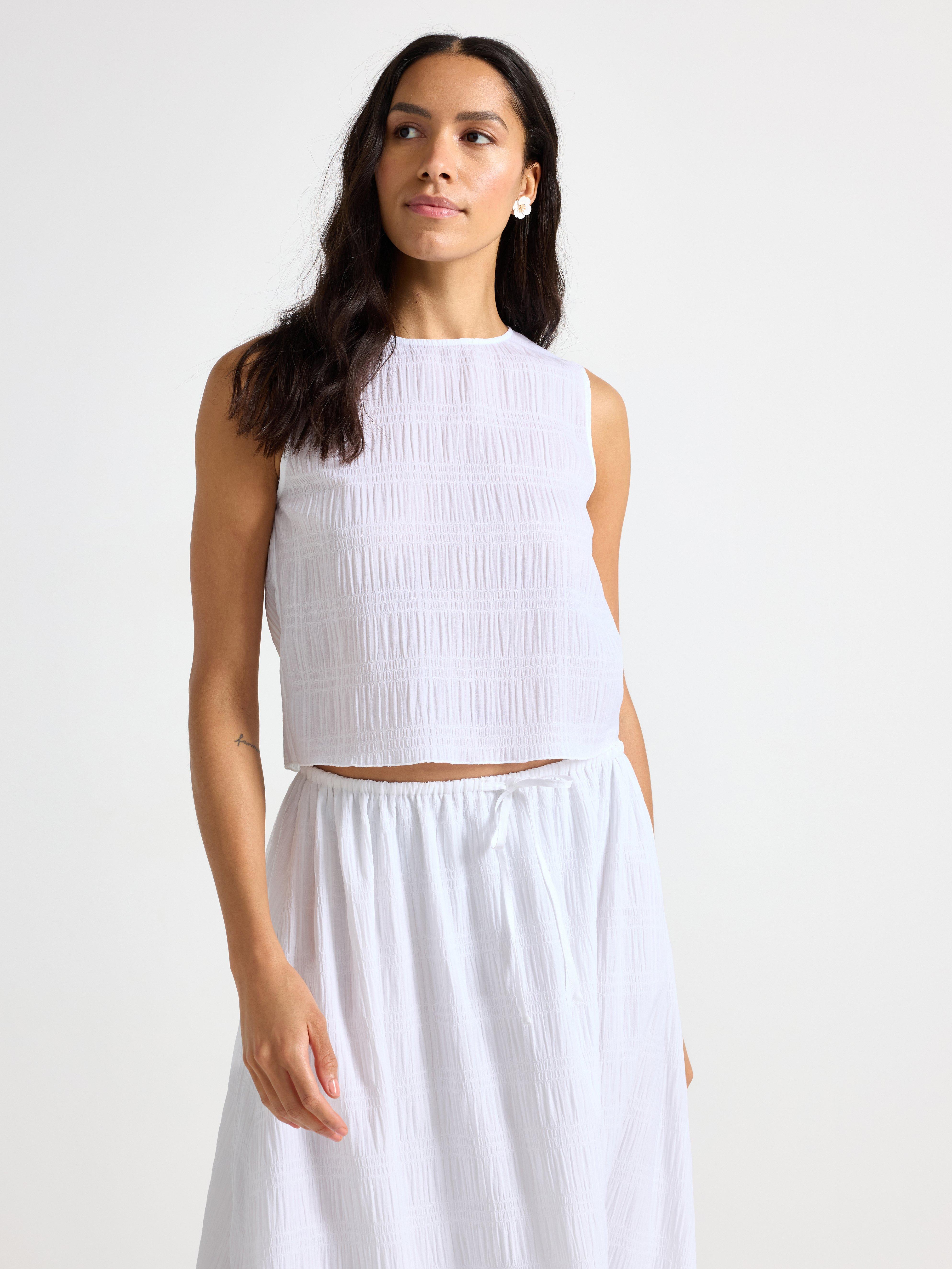 Blusa branca sem mangas