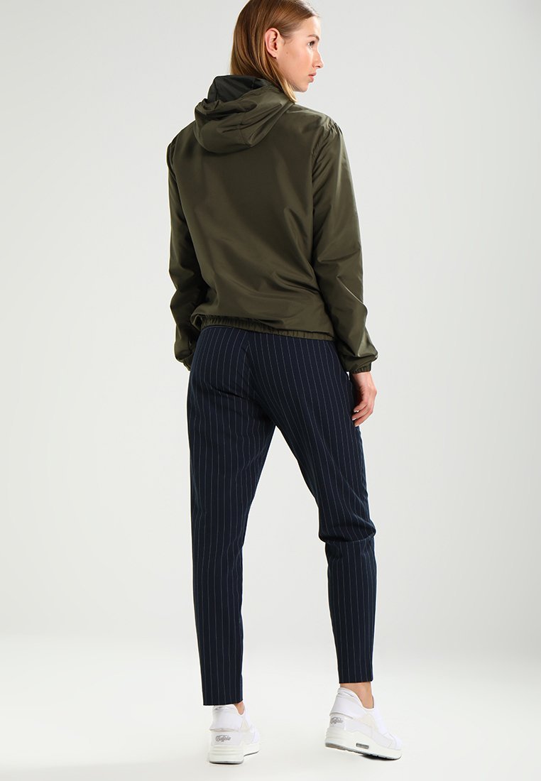 Urban Classics BASIC - Windjack - donker olijfgroen
