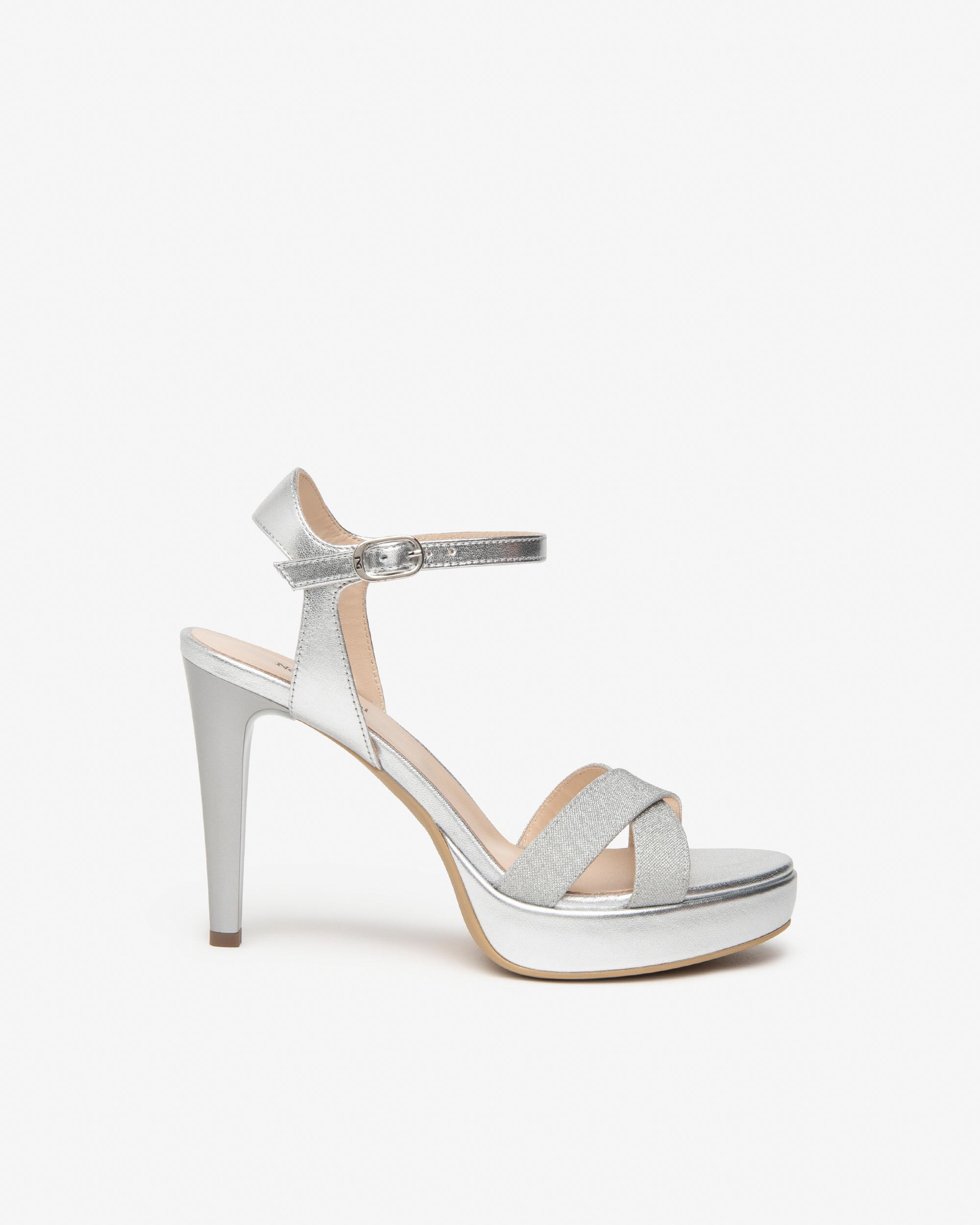  Damensandalen aus Leder und technischen Materialien