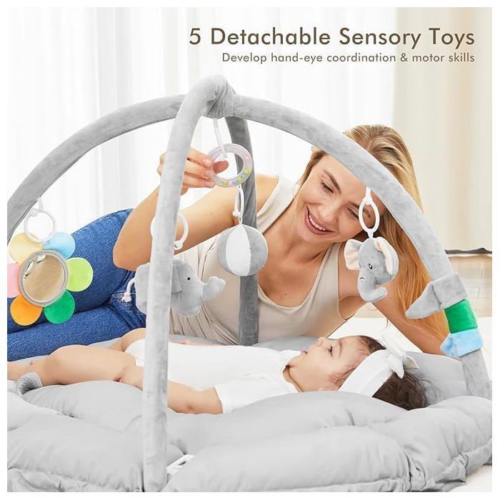 Tapete de atividades acolchoado e reversível para bebês – 120x90x73 cm – Confortável e com brinquedos sensoriais inclusos (cinza)