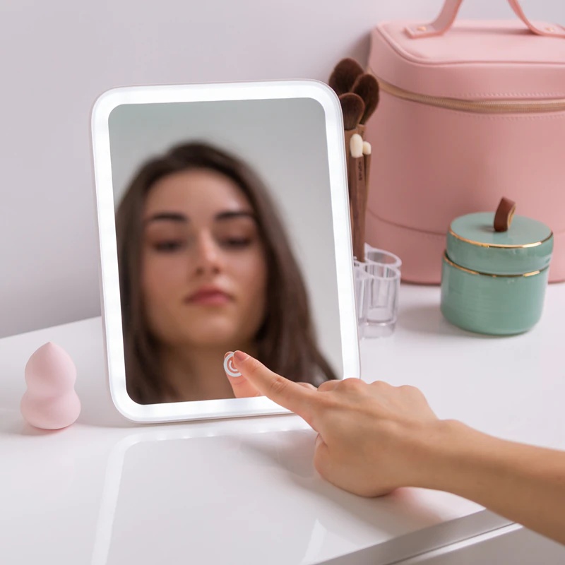 „Notino Beauty Electro Collection“ makiažo veidrodėlis su LED apšvietimu