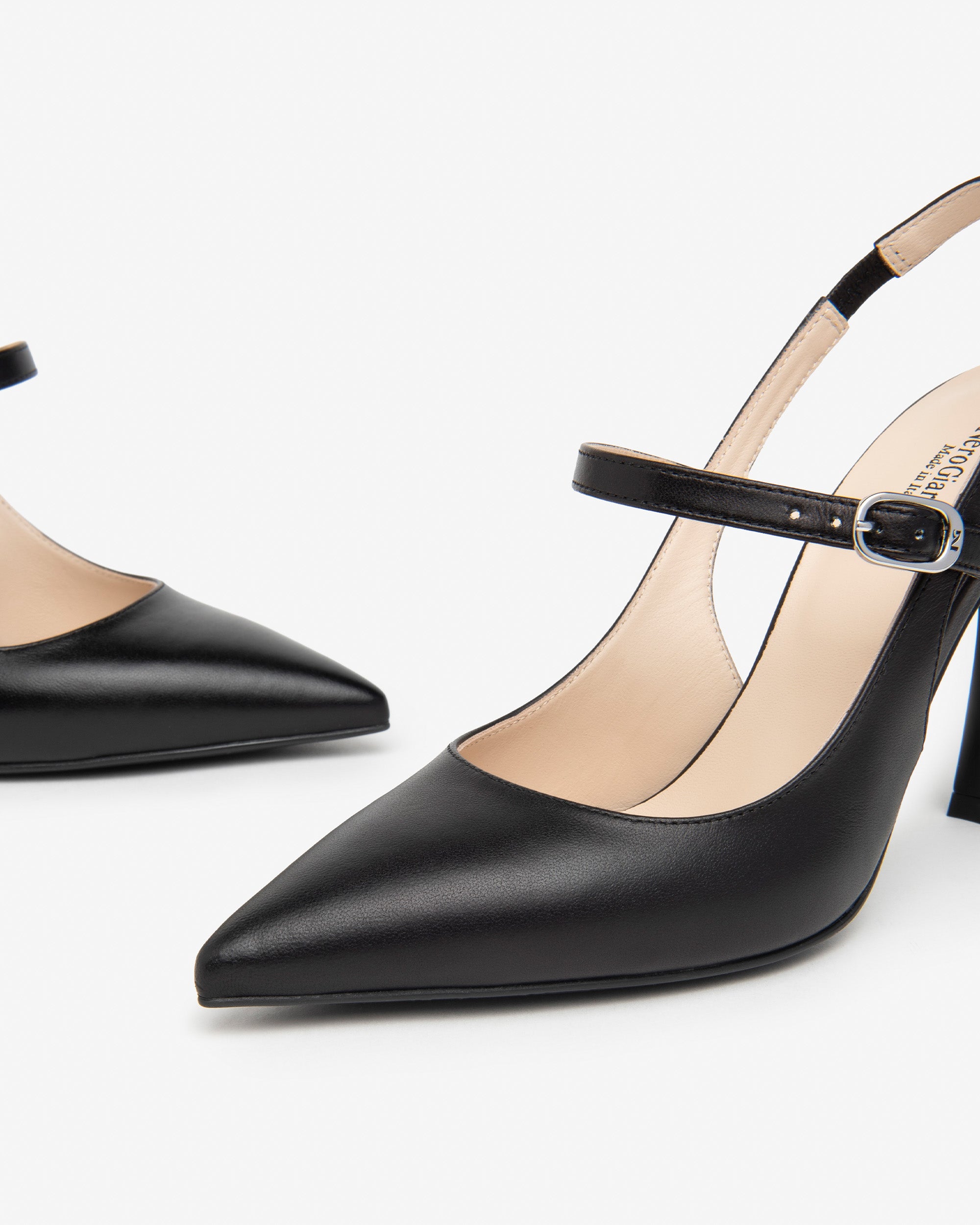 Damen-Pumps aus Leder