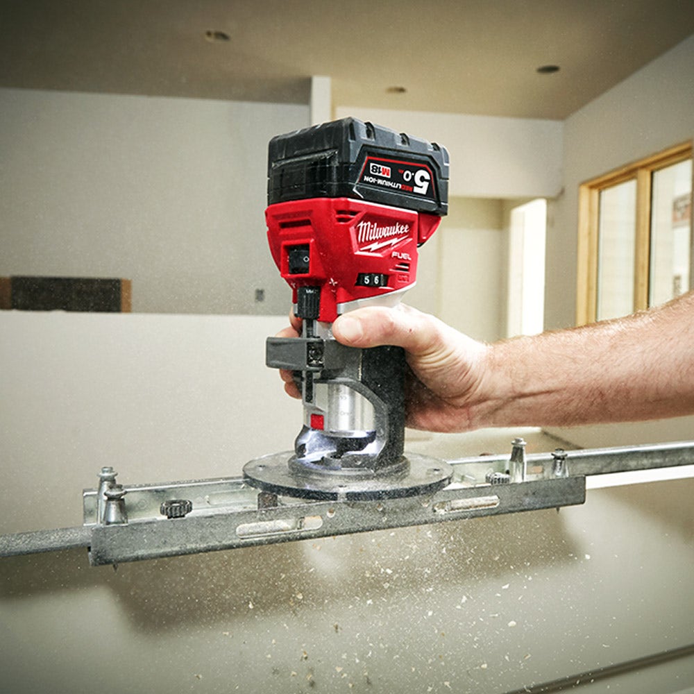 Aparador de laminado MILWAUKEE FUEL™ 18V M18FTR-0