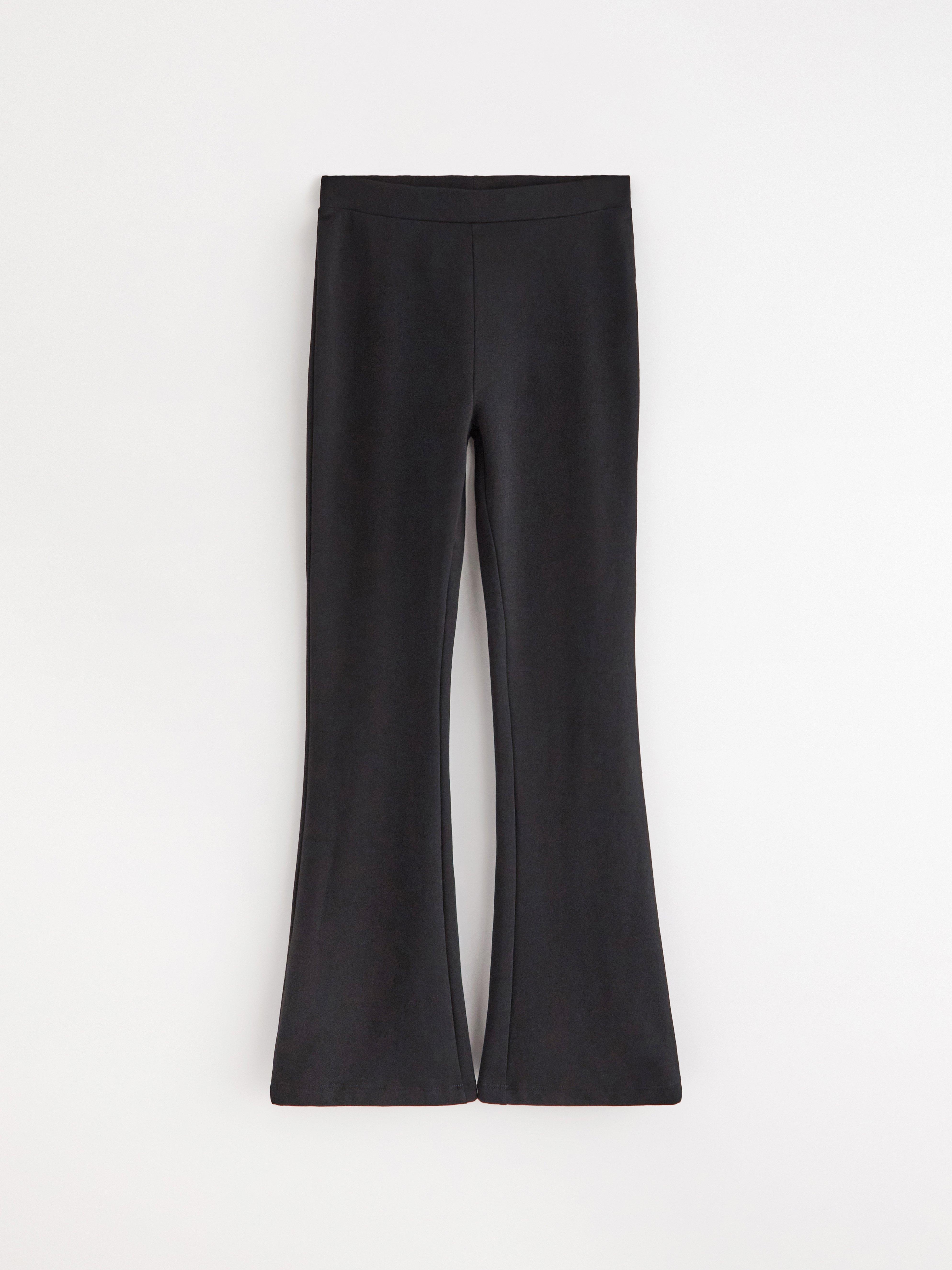 Calça legging flare com interior escovado, preta.