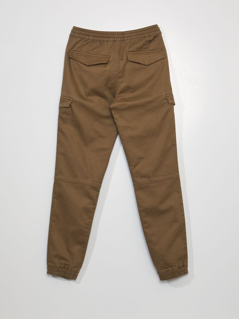 Calças chino com bolsos laterais - MARROM