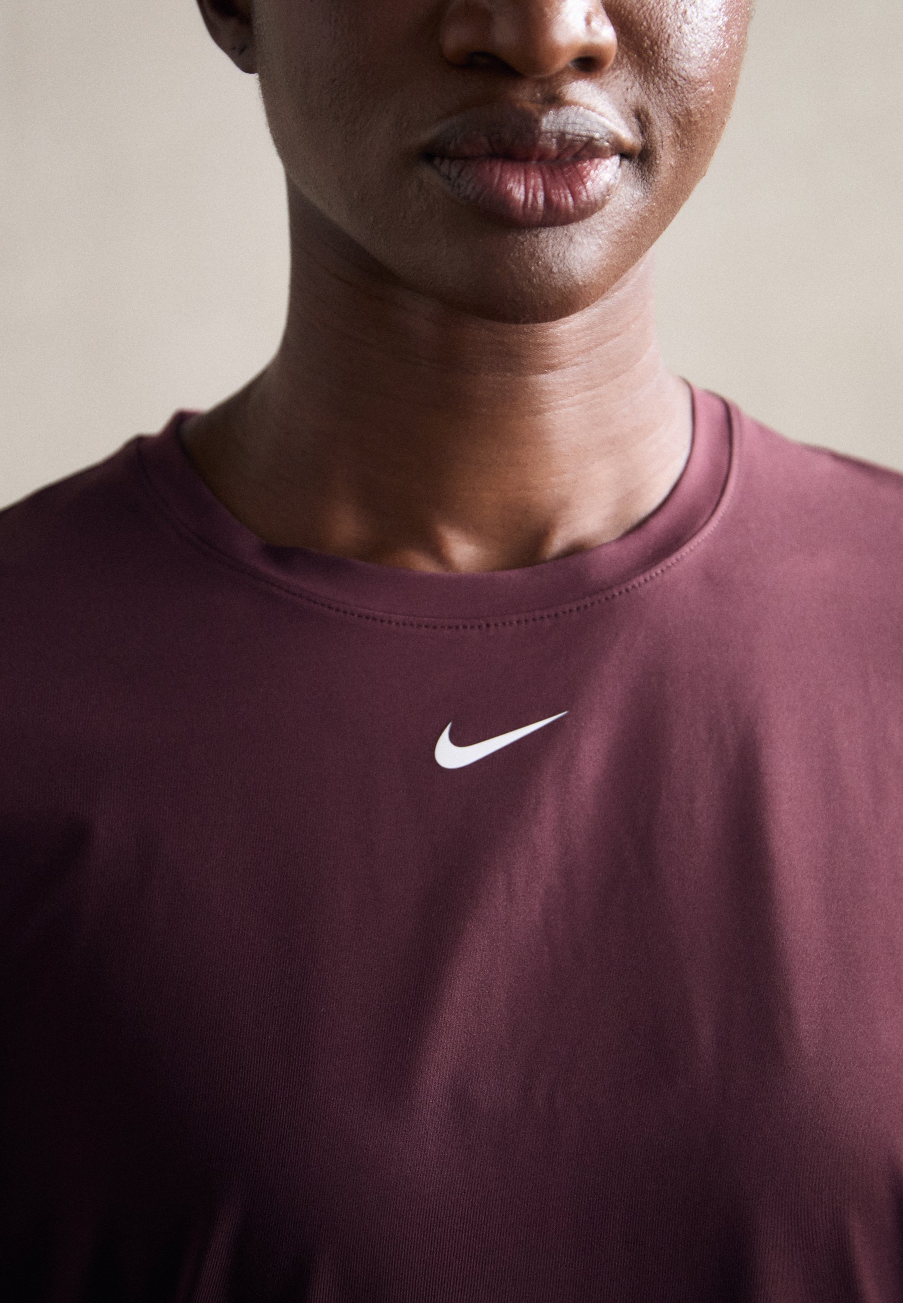 Nike Performance ONE CLASSIC - Sport-T-Shirt - Burgunderrot