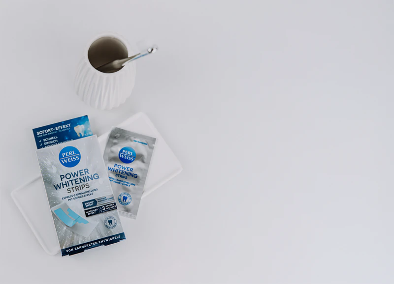Bieliace pásiky na zuby Perl Weiss Power Whitening Strips
