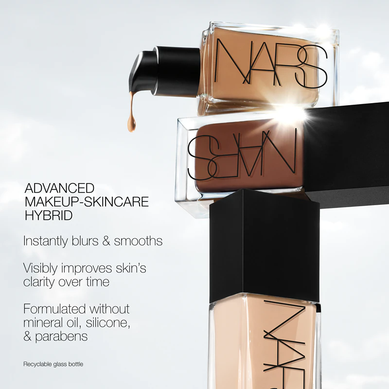 base NARS Light Reflecting™ é uma base radiante que proporciona um aspecto natural.