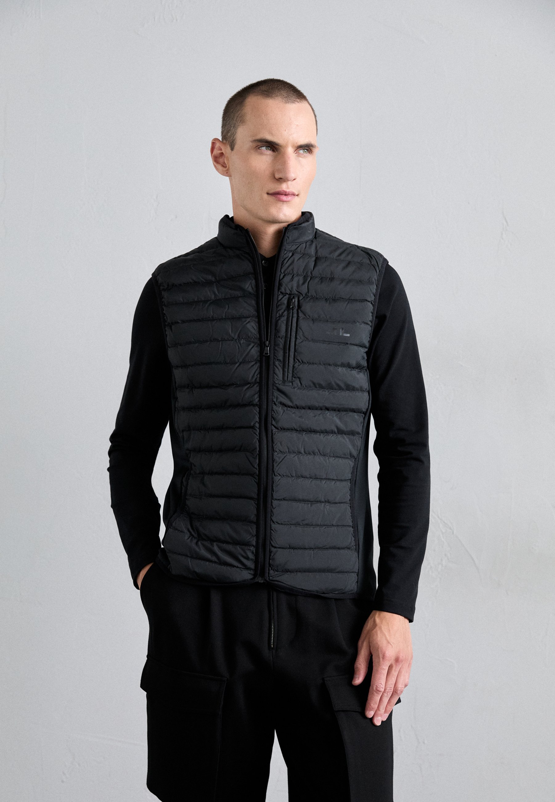 J.LINDEBERG PACE VEST - Vesta - čierna