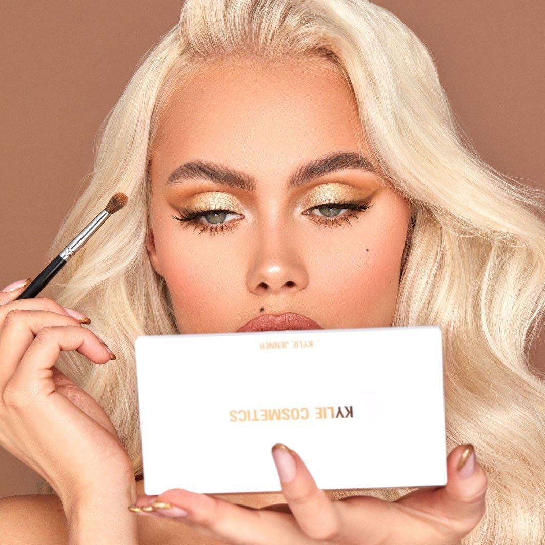 KYLIE COSMETICS Paleta očných tieňov „Kyshadow Bronze“ – 16 g