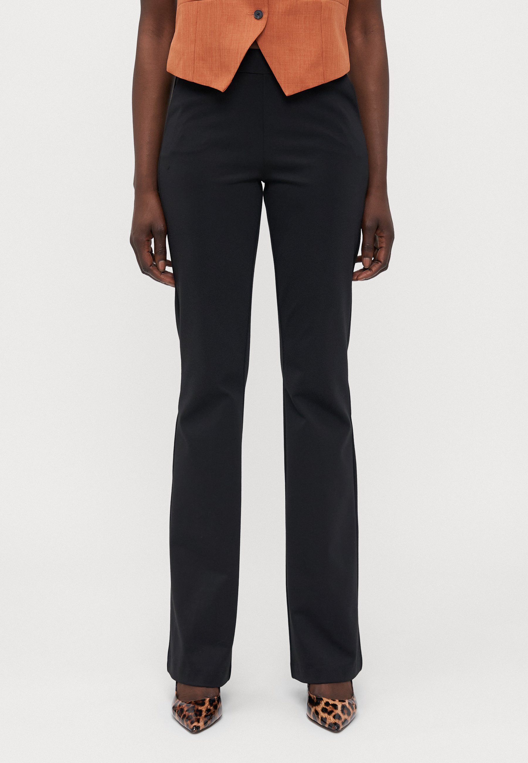 ONLY Tall ONLPEACH LIFE FLARED - Broek - zwart