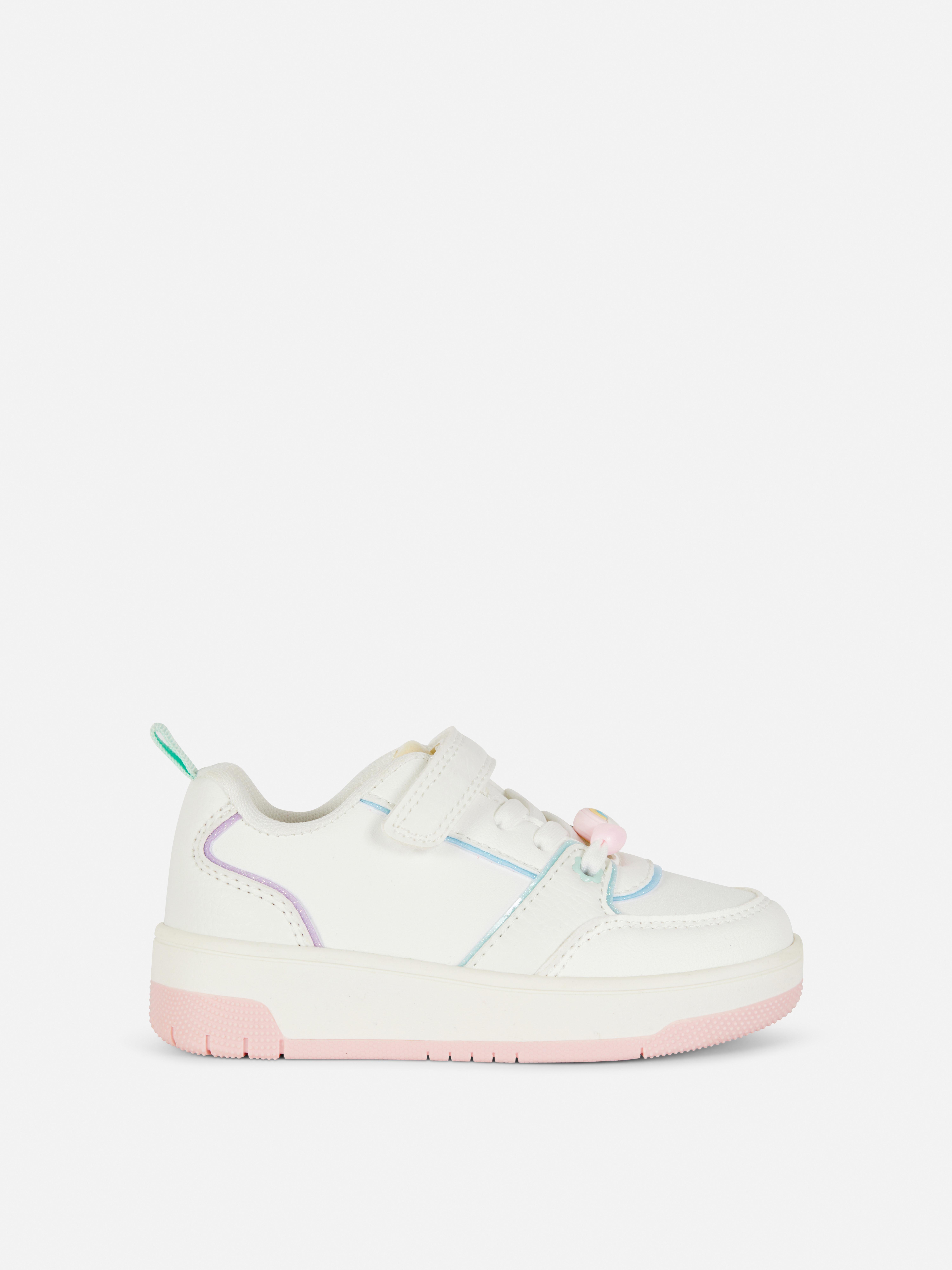 Sneakers basse in tela con stampa arcobaleno. Regala loro queste sneakers carine e comode con un arcobaleno stampato sopra.