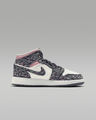 Air Jordan 1 Mid SE Older Kids' Shoes