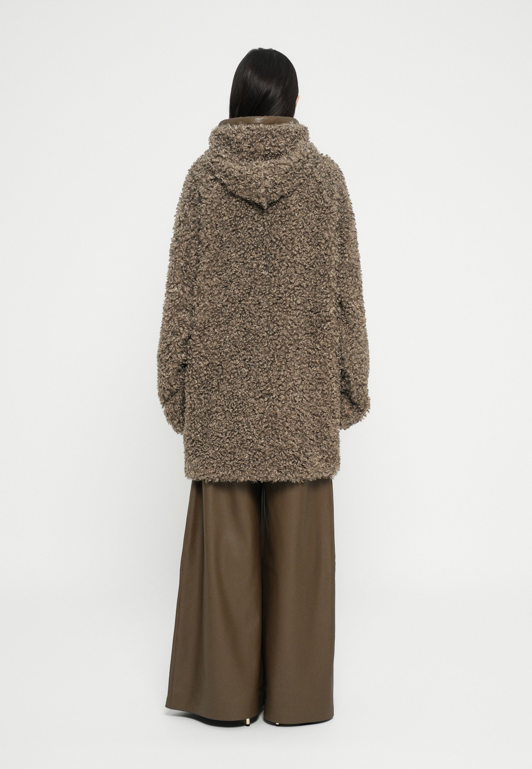 Norma Kamali OVERSIZED JAS MET MOUWEN, RITS AAN DE VOORKANT EN CAPUCHON - Winterjas - bark