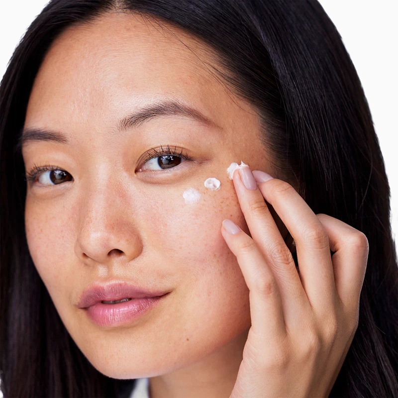 „Clinique All About Eyes™“ drėkinamasis paakių kremas nuo paburkimo ir tamsių ratilų